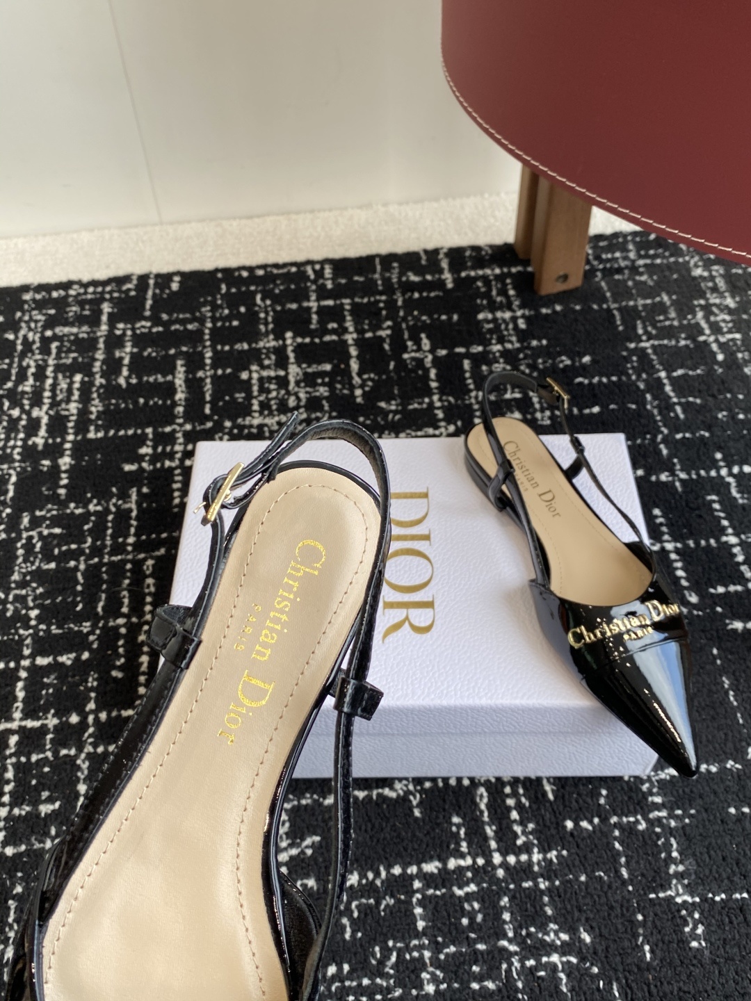 代购级
Dior 25ss 春夏新款 迪奥 Dior Boy 尖头高跟鞋 单鞋 后空凉鞋
这款 My