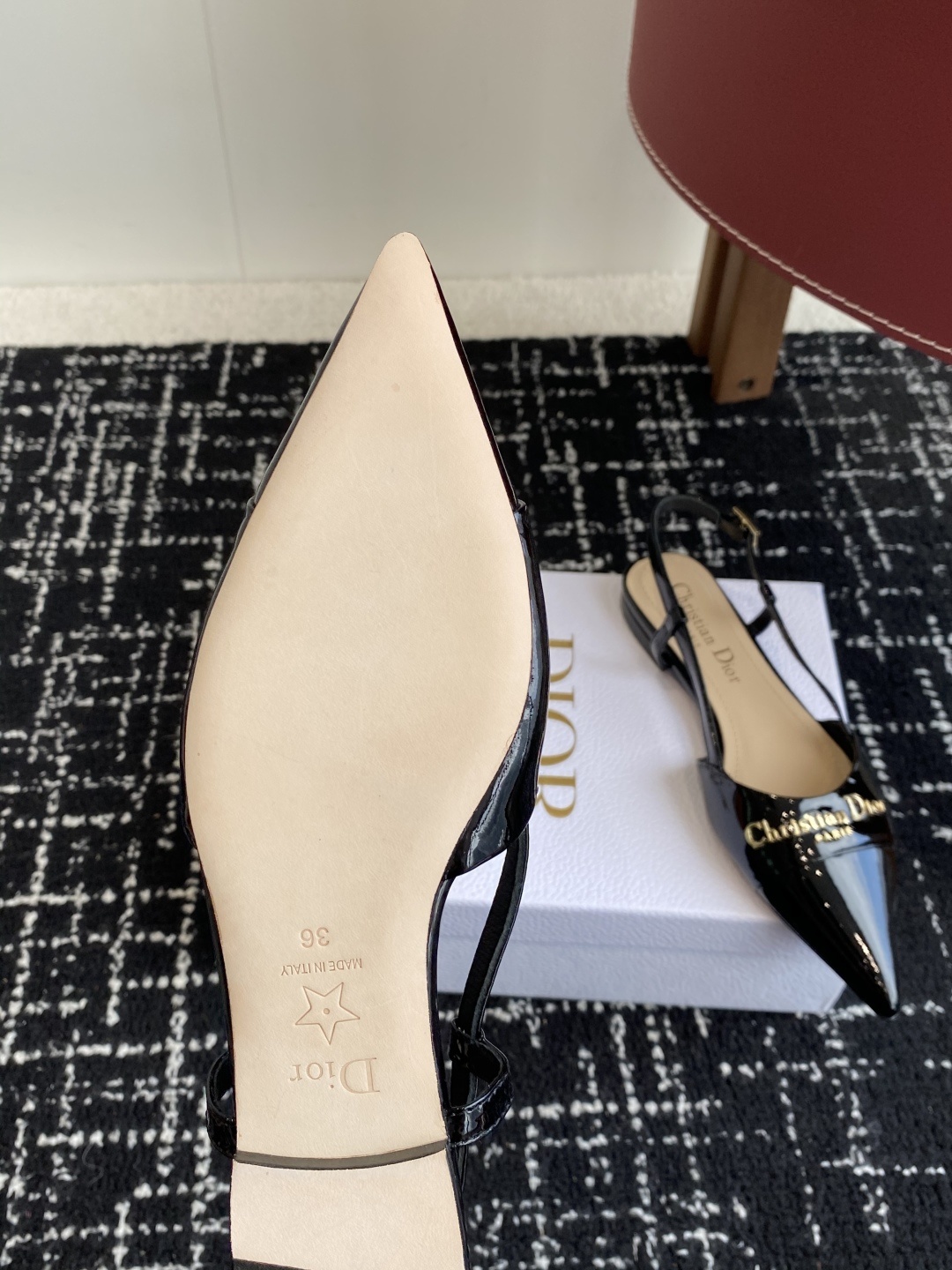代购级
Dior 25ss 春夏新款 迪奥 Dior Boy 尖头高跟鞋 单鞋 后空凉鞋
这款 My