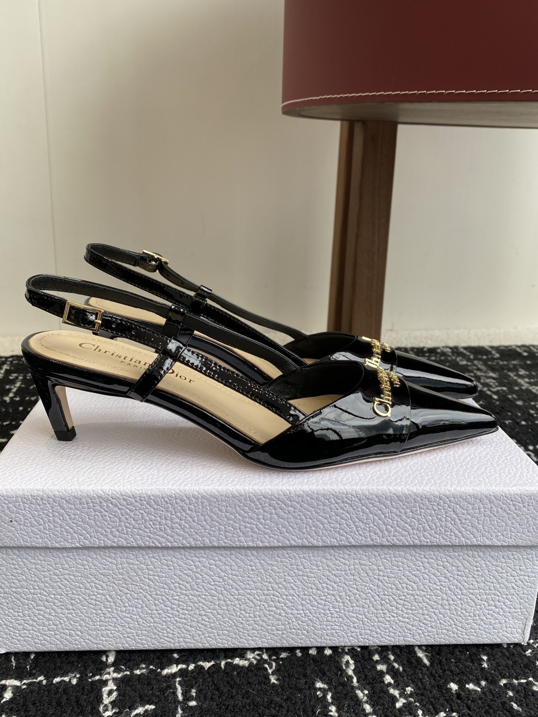 代购级
Dior 25ss 春夏新款 迪奥 Dior Boy 尖头高跟鞋 单鞋 后空凉鞋
这款 My