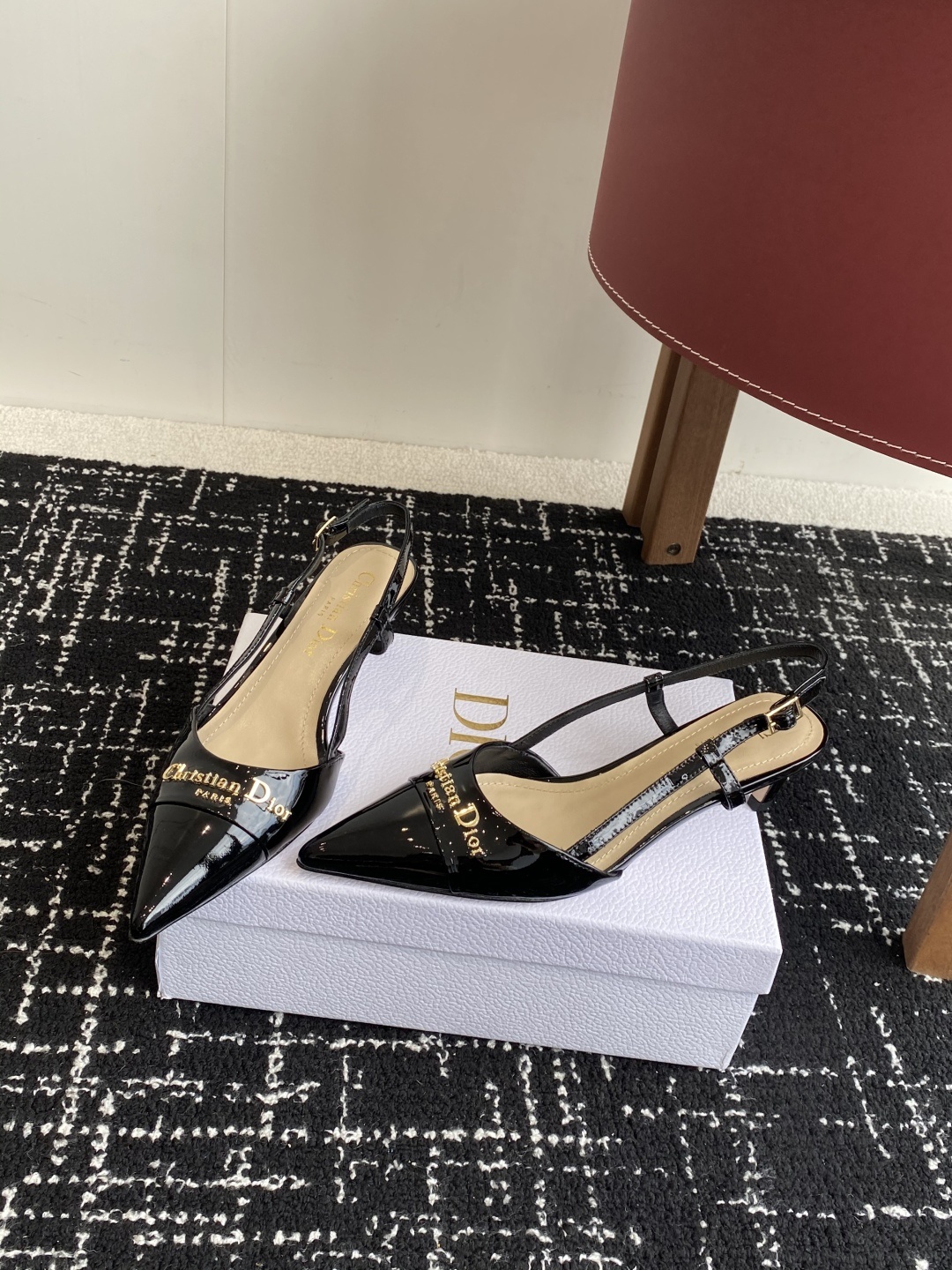 代购级
Dior 25ss 春夏新款 迪奥 Dior Boy 尖头高跟鞋 单鞋 后空凉鞋
这款 My