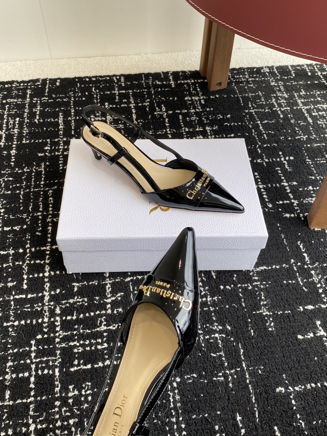 代购级
Dior 25ss 春夏新款 迪奥 Dior Boy 尖头高跟鞋 单鞋 后空凉鞋
这款 My