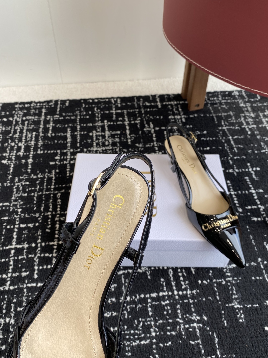 代购级
Dior 25ss 春夏新款 迪奥 Dior Boy 尖头高跟鞋 单鞋 后空凉鞋
这款 My