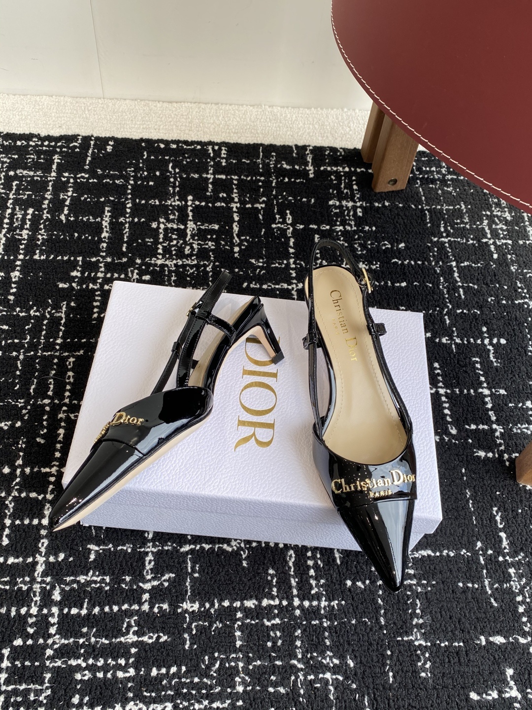 代购级
Dior 25ss 春夏新款 迪奥 Dior Boy 尖头高跟鞋 单鞋 后空凉鞋
这款 My