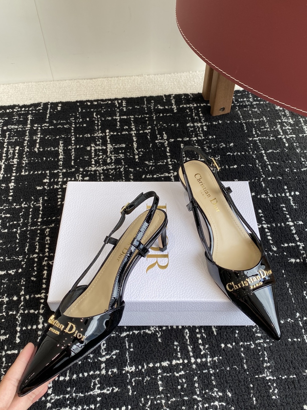 代购级
Dior 25ss 春夏新款 迪奥 Dior Boy 尖头高跟鞋 单鞋 后空凉鞋
这款 My