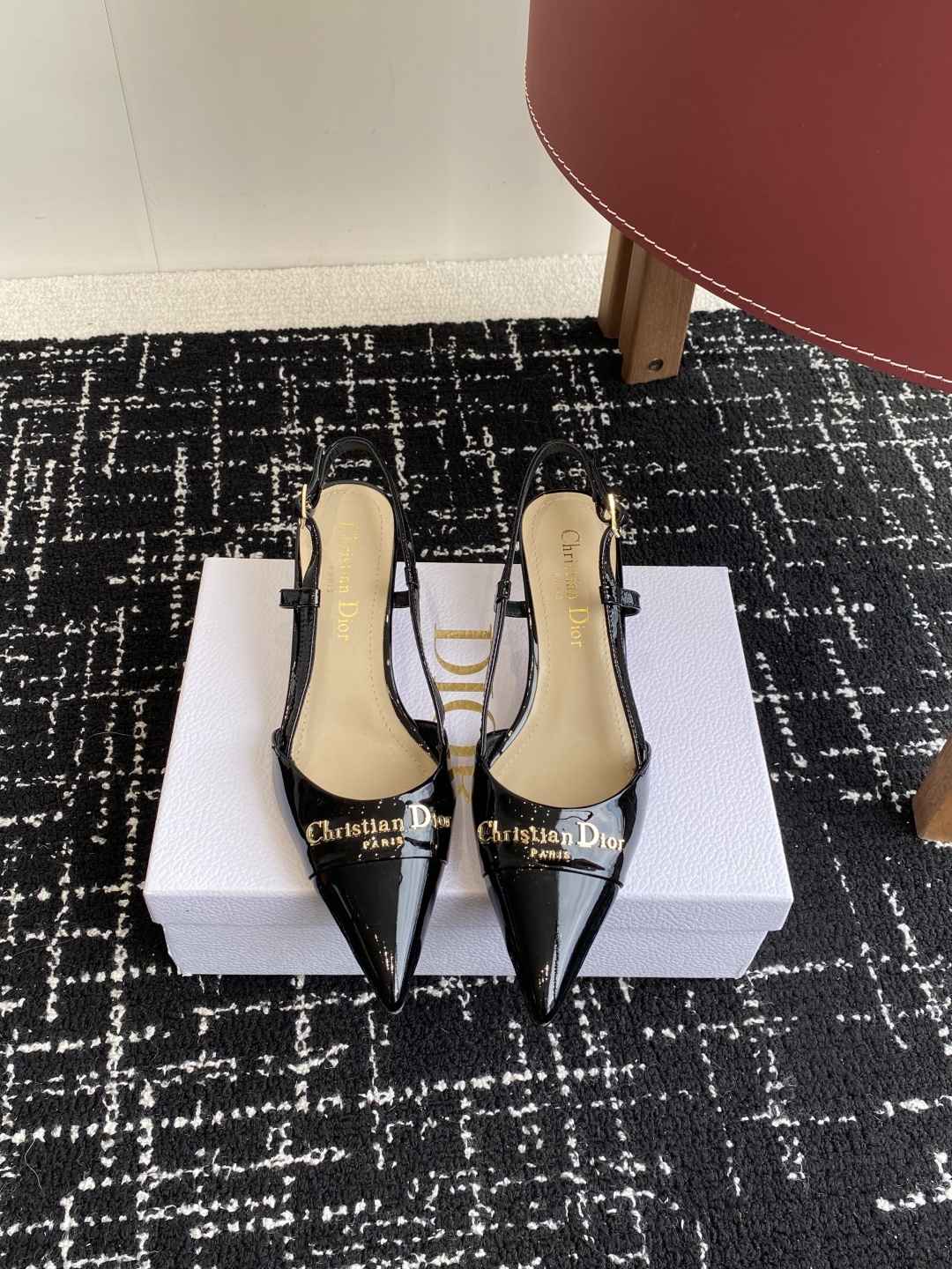 代购级
Dior 25ss 春夏新款 迪奥 Dior Boy 尖头高跟鞋 单鞋 后空凉鞋
这款 My
