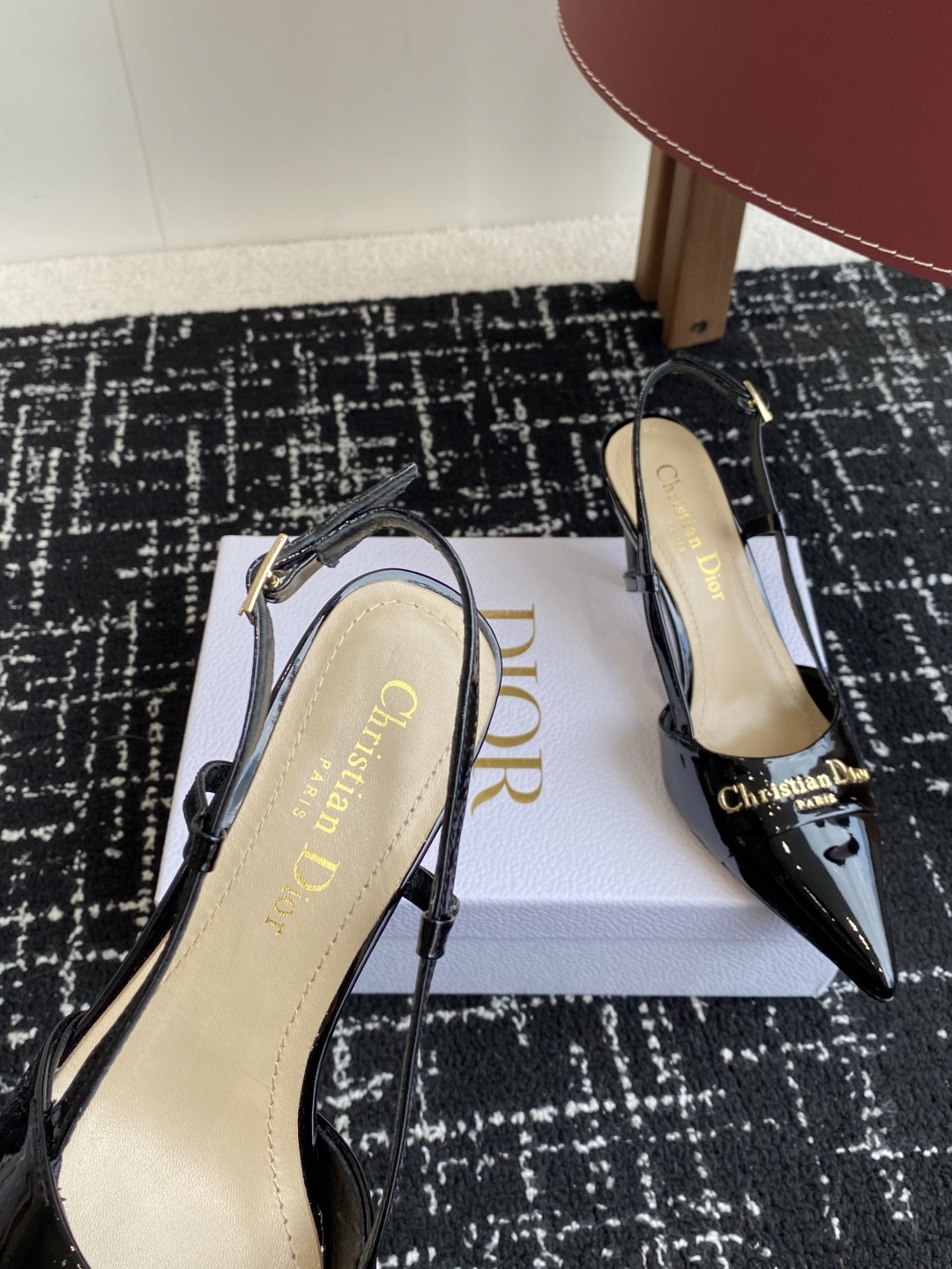 代购级
Dior 25ss 春夏新款 迪奥 Dior Boy 尖头高跟鞋 单鞋 后空凉鞋
这款 My