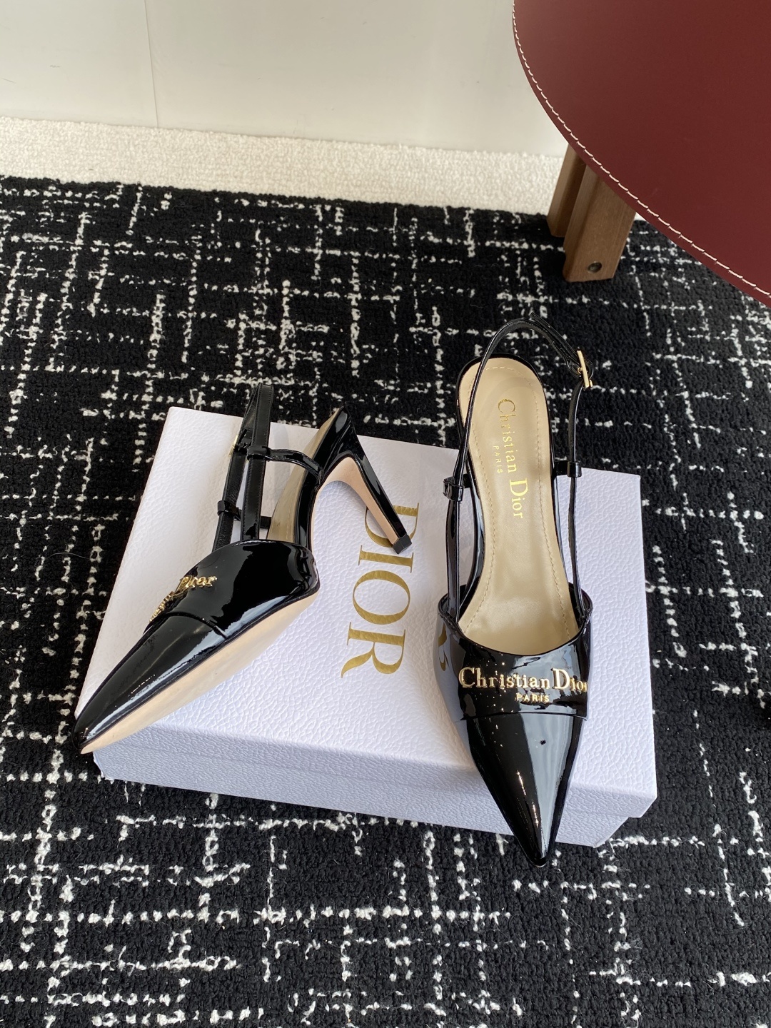 代购级
Dior 25ss 春夏新款 迪奥 Dior Boy 尖头高跟鞋 单鞋 后空凉鞋
这款 My