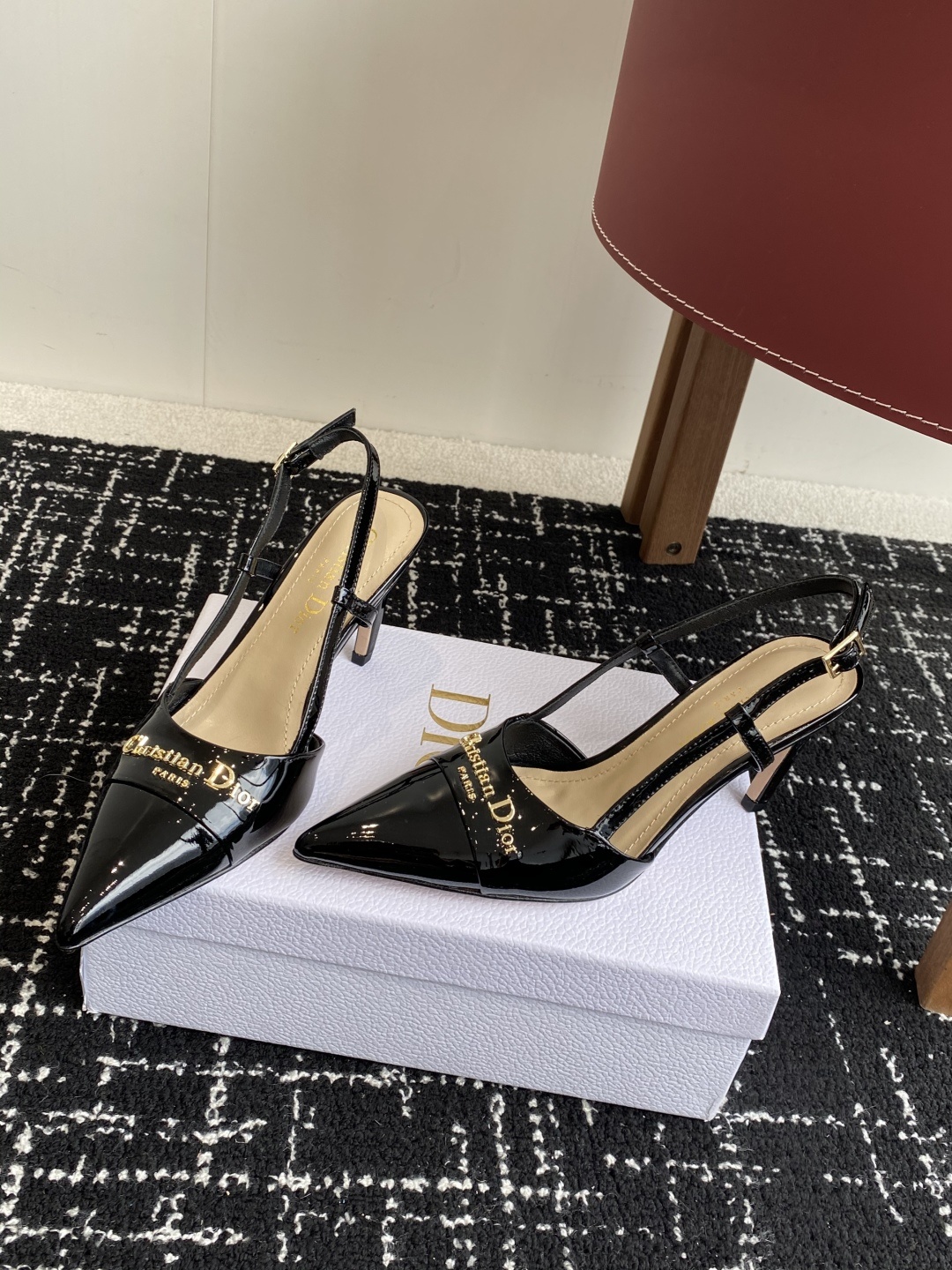 代购级
Dior 25ss 春夏新款 迪奥 Dior Boy 尖头高跟鞋 单鞋 后空凉鞋
这款 My
