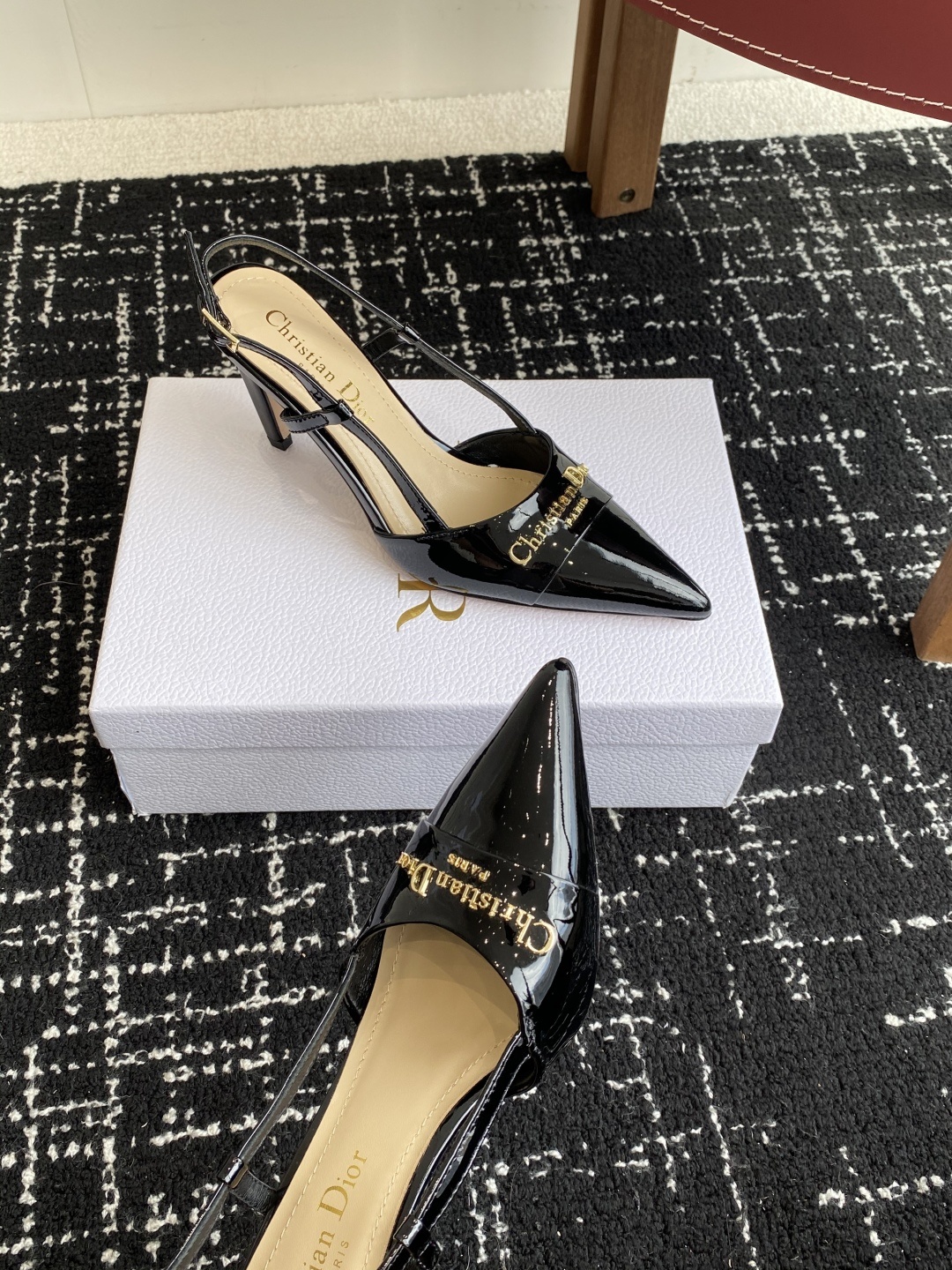 代购级
Dior 25ss 春夏新款 迪奥 Dior Boy 尖头高跟鞋 单鞋 后空凉鞋
这款 My