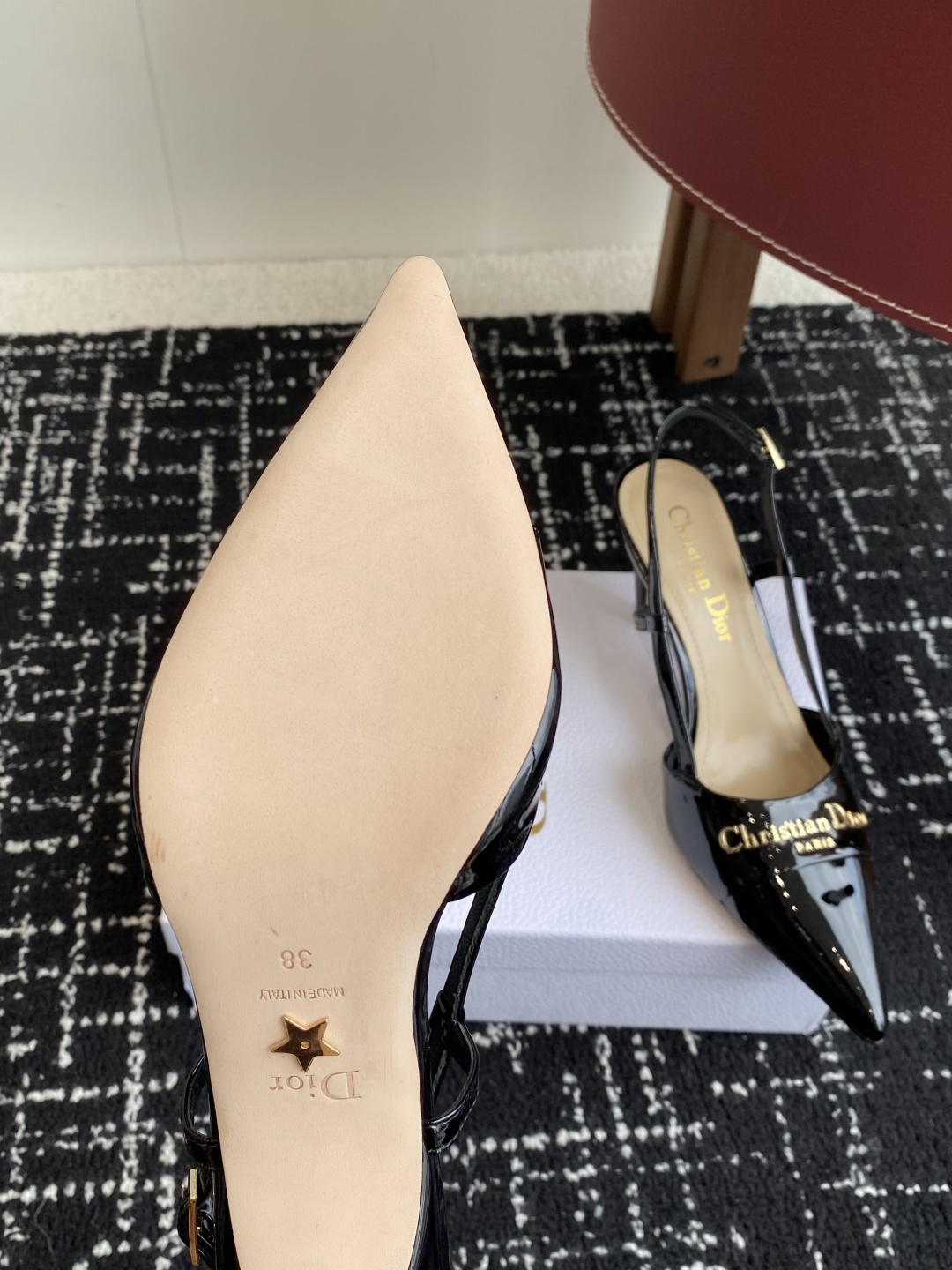 代购级
Dior 25ss 春夏新款 迪奥 Dior Boy 尖头高跟鞋 单鞋 后空凉鞋
这款 My