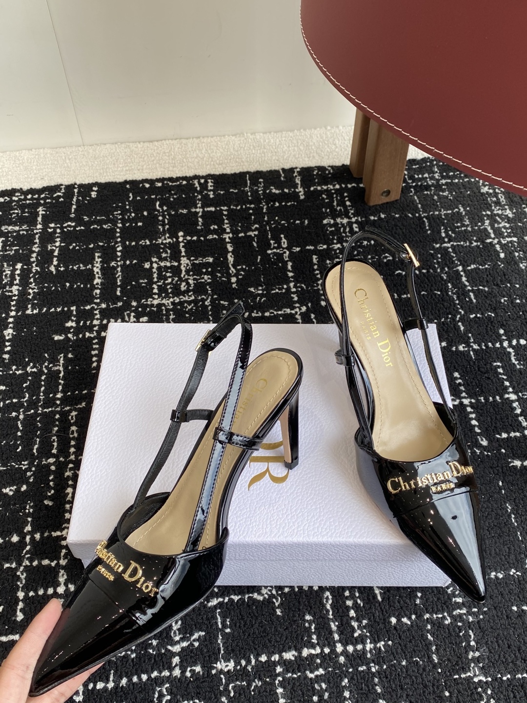代购级
Dior 25ss 春夏新款 迪奥 Dior Boy 尖头高跟鞋 单鞋 后空凉鞋
这款 My