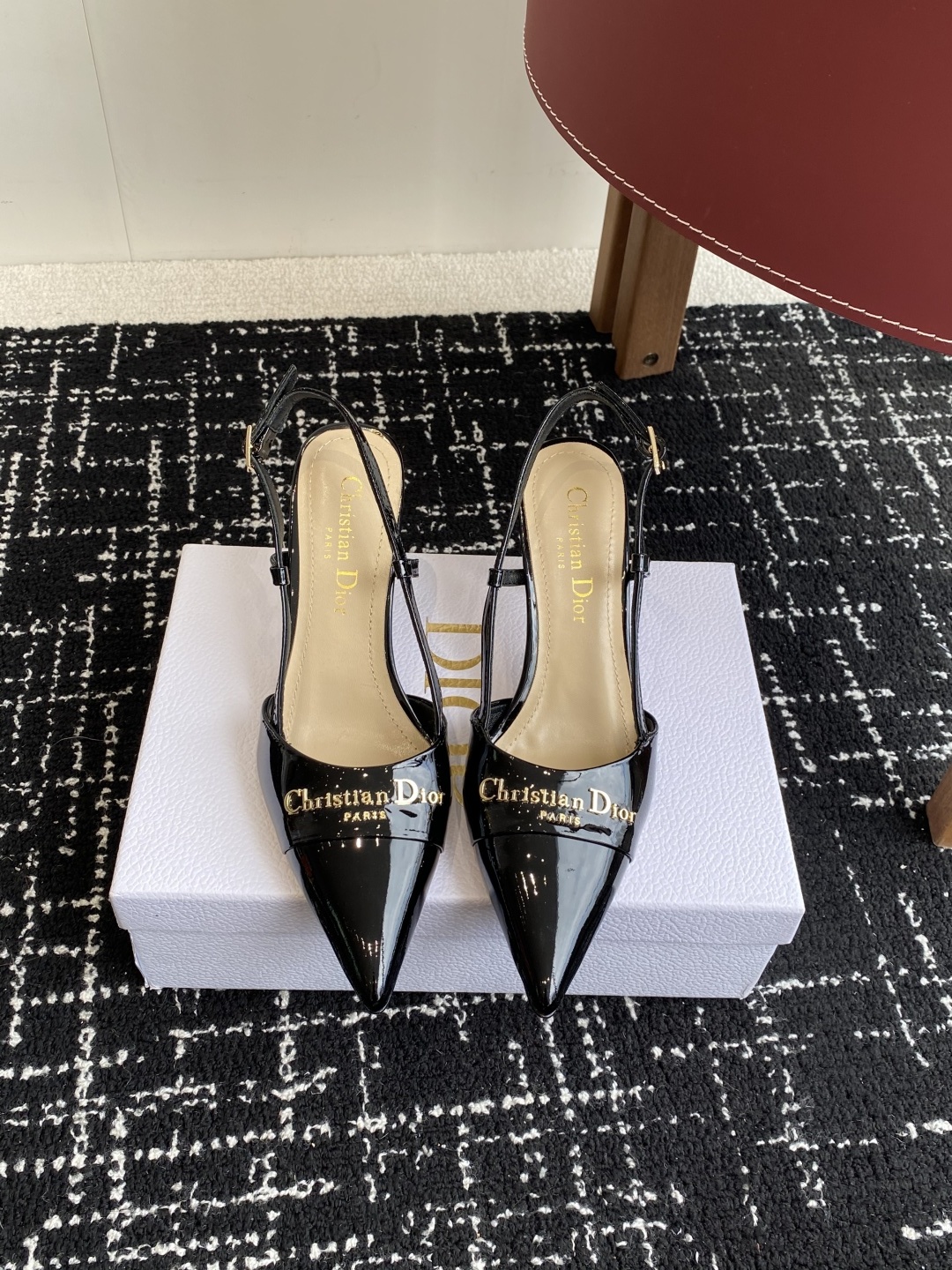 代购级
Dior 25ss 春夏新款 迪奥 Dior Boy 尖头高跟鞋 单鞋 后空凉鞋
这款 My