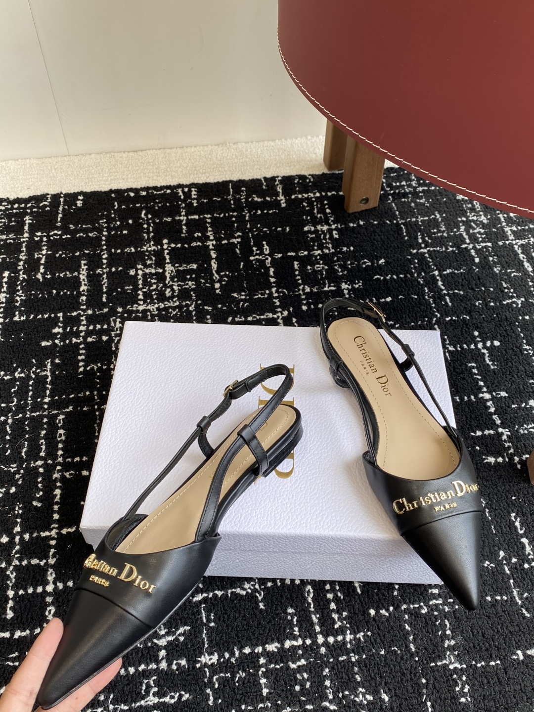 代购级
Dior 25ss 春夏新款 迪奥 Dior Boy 尖头高跟鞋 单鞋 后空凉鞋
这款 My