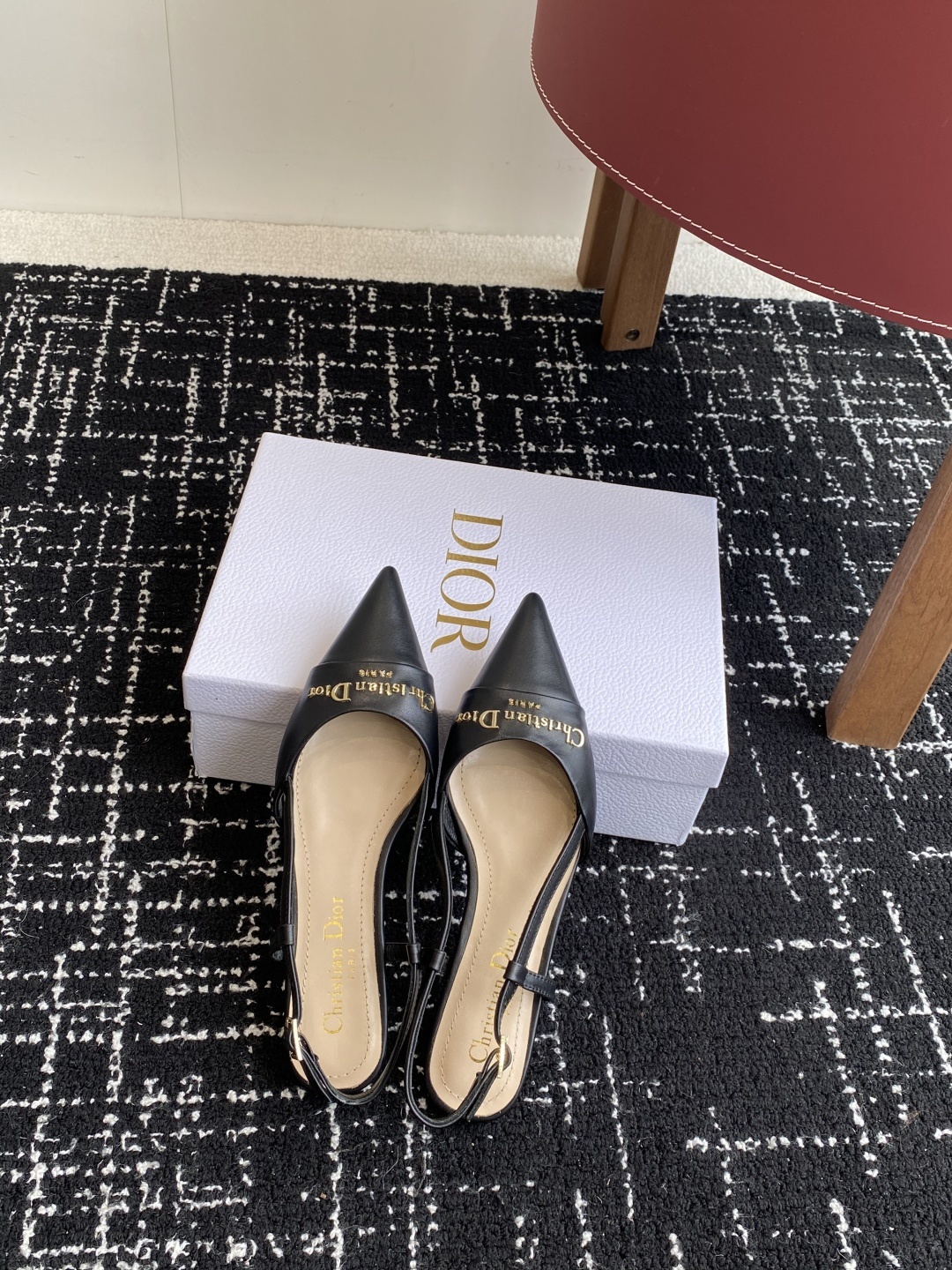 代购级
Dior 25ss 春夏新款 迪奥 Dior Boy 尖头高跟鞋 单鞋 后空凉鞋
这款 My