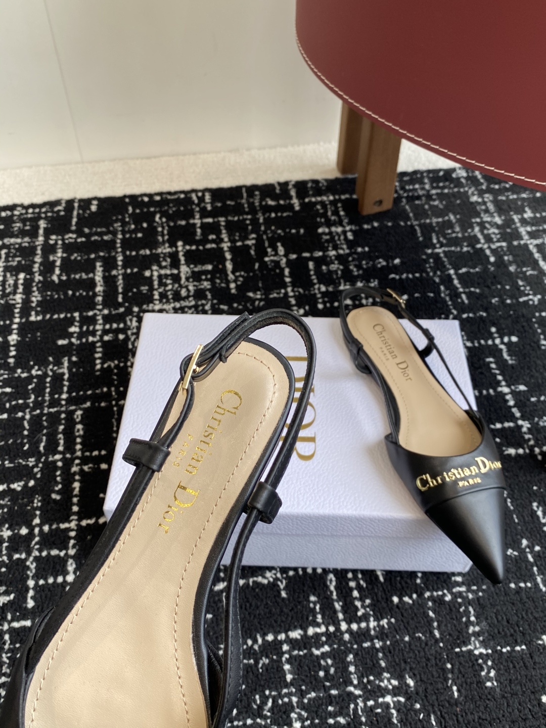 代购级
Dior 25ss 春夏新款 迪奥 Dior Boy 尖头高跟鞋 单鞋 后空凉鞋
这款 My