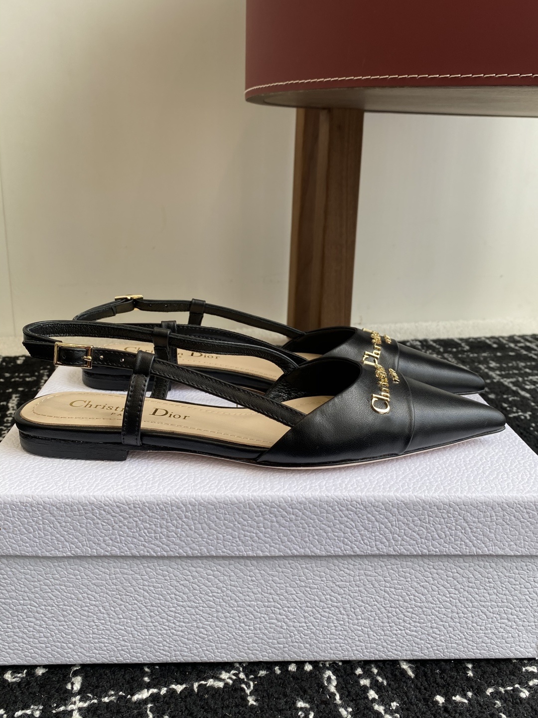 代购级
Dior 25ss 春夏新款 迪奥 Dior Boy 尖头高跟鞋 单鞋 后空凉鞋
这款 My