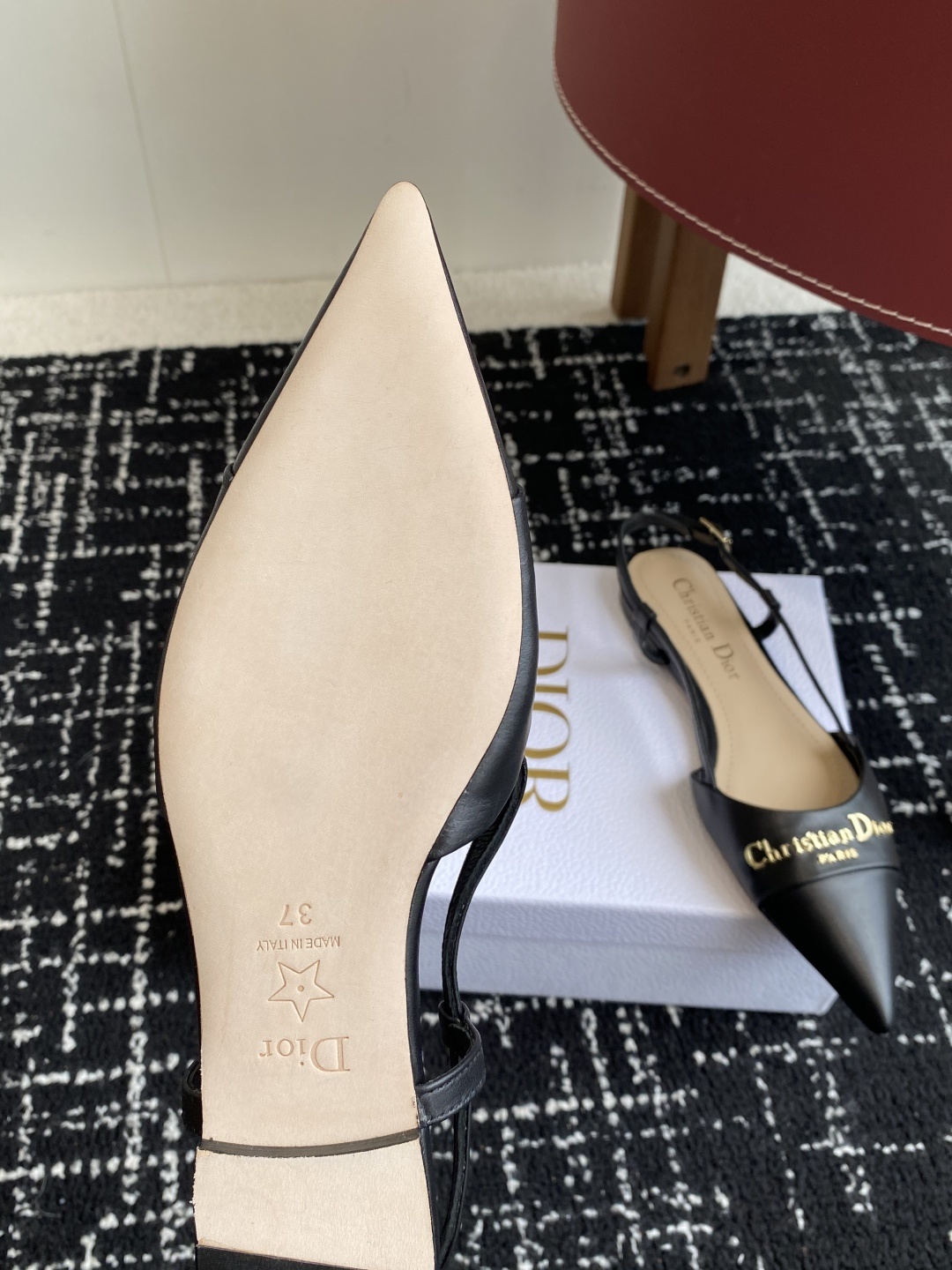 代购级
Dior 25ss 春夏新款 迪奥 Dior Boy 尖头高跟鞋 单鞋 后空凉鞋
这款 My
