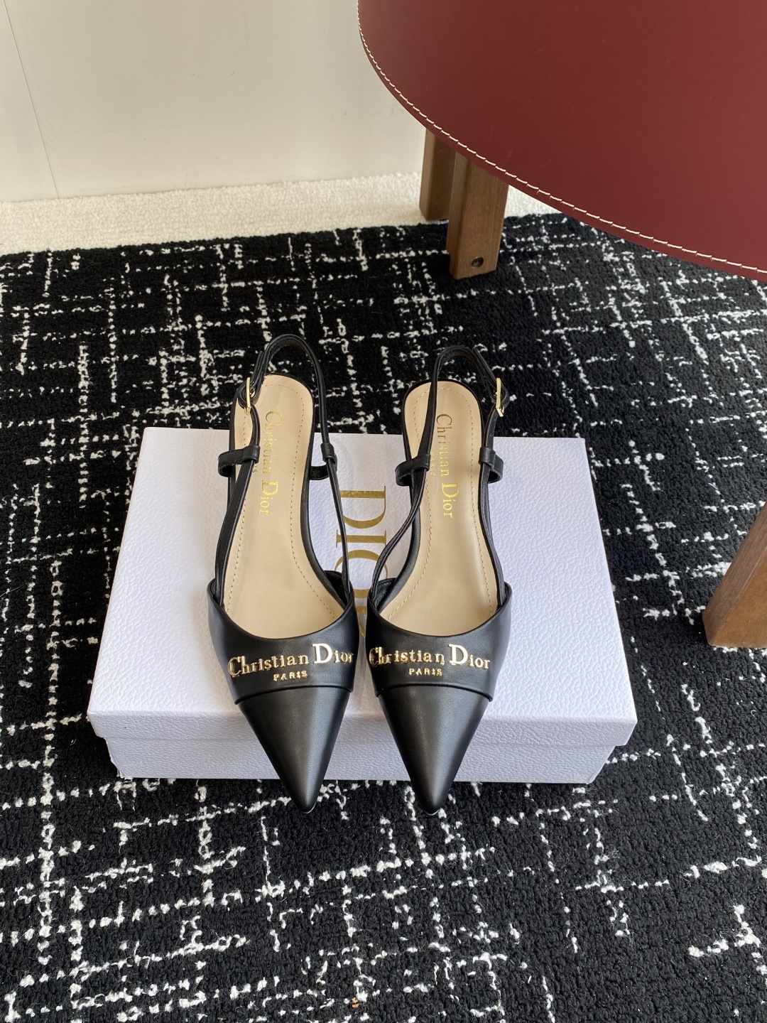 代购级
Dior 25ss 春夏新款 迪奥 Dior Boy 尖头高跟鞋 单鞋 后空凉鞋
这款 My