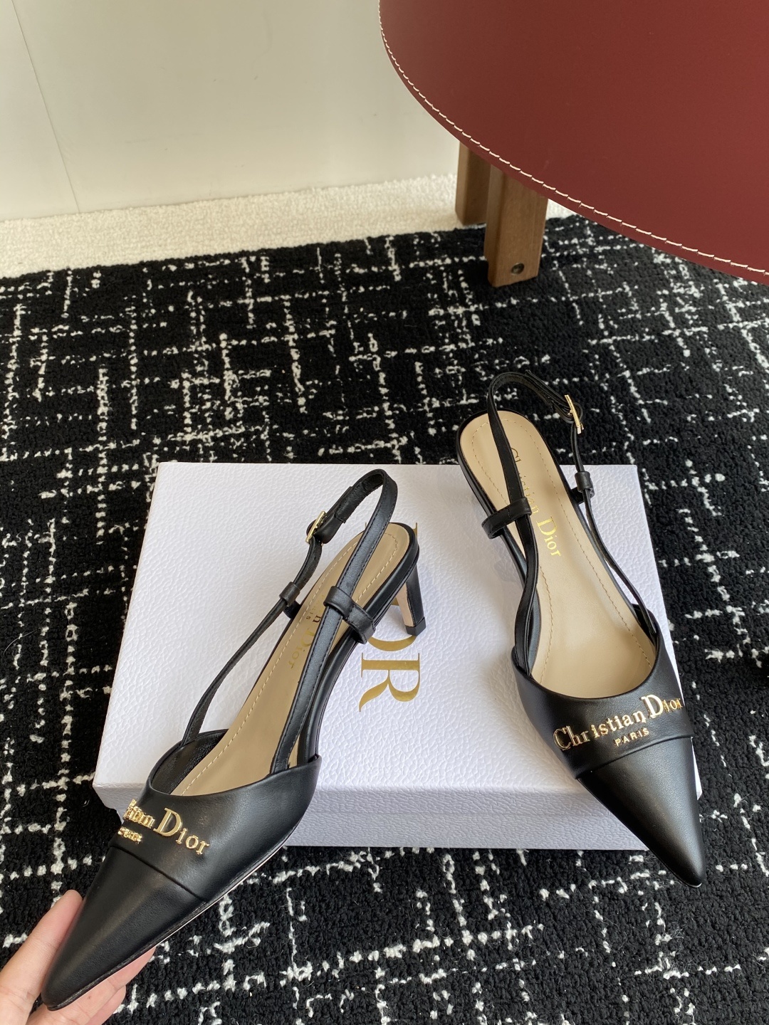 代购级
Dior 25ss 春夏新款 迪奥 Dior Boy 尖头高跟鞋 单鞋 后空凉鞋
这款 My