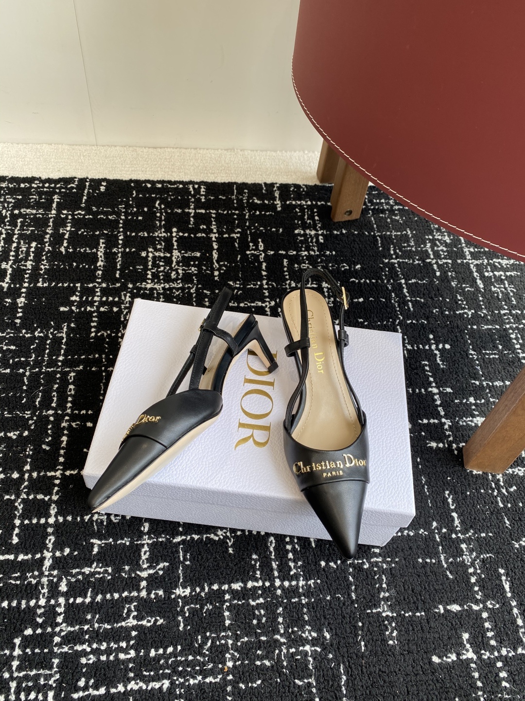 代购级
Dior 25ss 春夏新款 迪奥 Dior Boy 尖头高跟鞋 单鞋 后空凉鞋
这款 My