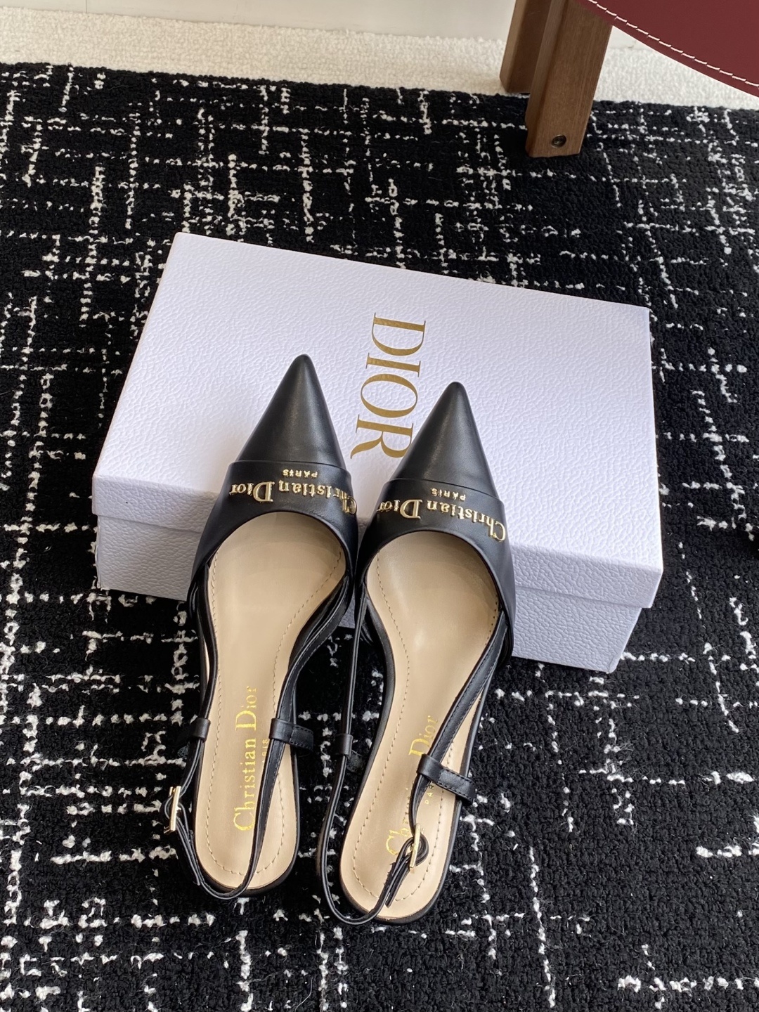 代购级
Dior 25ss 春夏新款 迪奥 Dior Boy 尖头高跟鞋 单鞋 后空凉鞋
这款 My