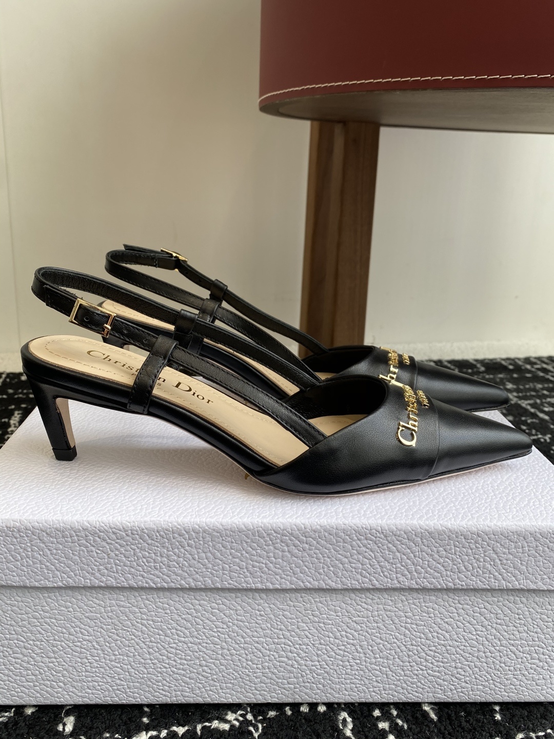 代购级
Dior 25ss 春夏新款 迪奥 Dior Boy 尖头高跟鞋 单鞋 后空凉鞋
这款 My
