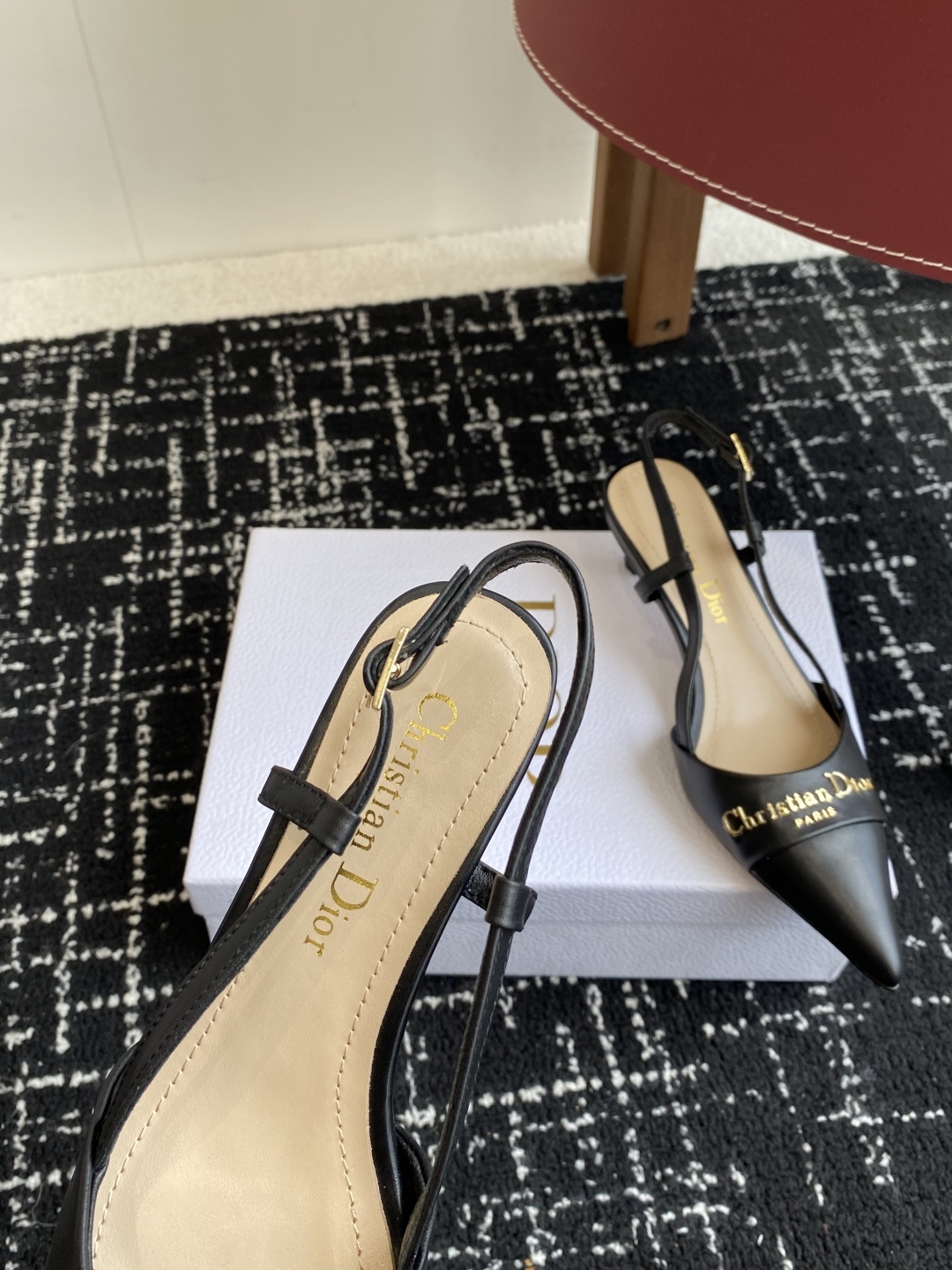 代购级
Dior 25ss 春夏新款 迪奥 Dior Boy 尖头高跟鞋 单鞋 后空凉鞋
这款 My