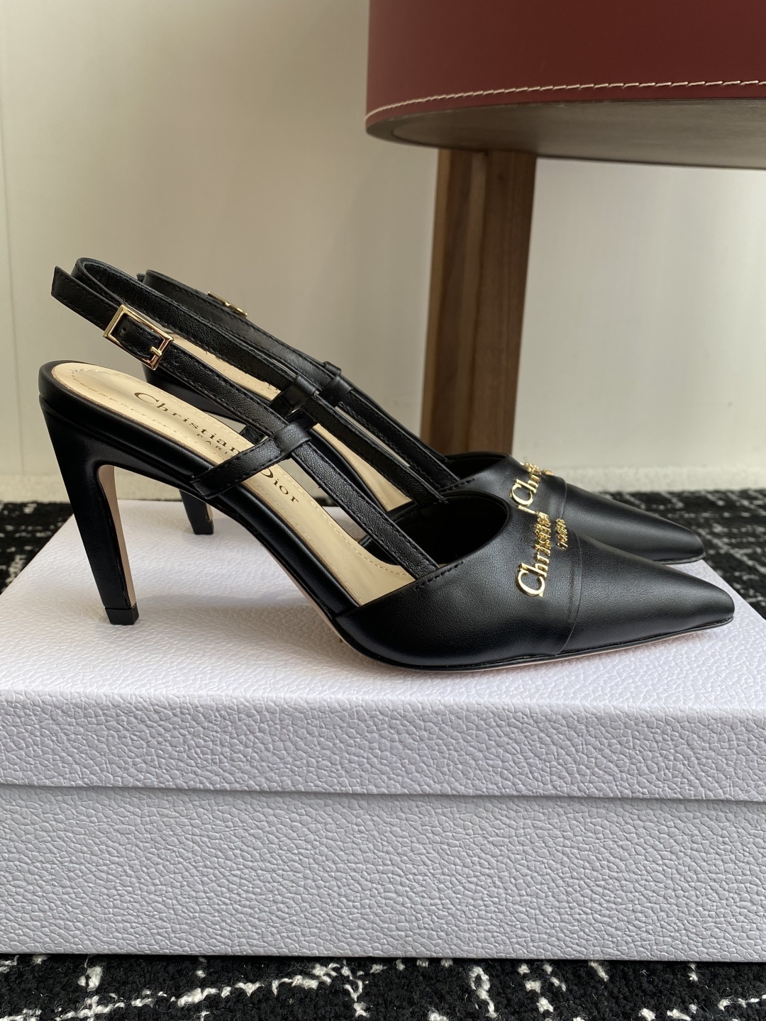 代购级
Dior 25ss 春夏新款 迪奥 Dior Boy 尖头高跟鞋 单鞋 后空凉鞋
这款 My
