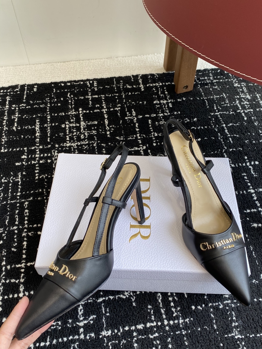 代购级
Dior 25ss 春夏新款 迪奥 Dior Boy 尖头高跟鞋 单鞋 后空凉鞋
这款 My