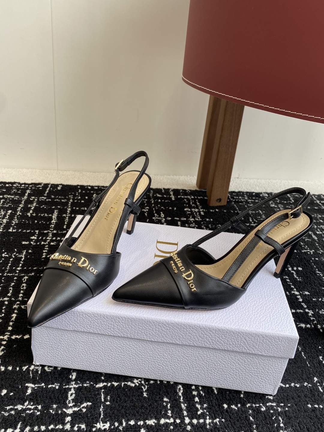 代购级
Dior 25ss 春夏新款 迪奥 Dior Boy 尖头高跟鞋 单鞋 后空凉鞋
这款 My