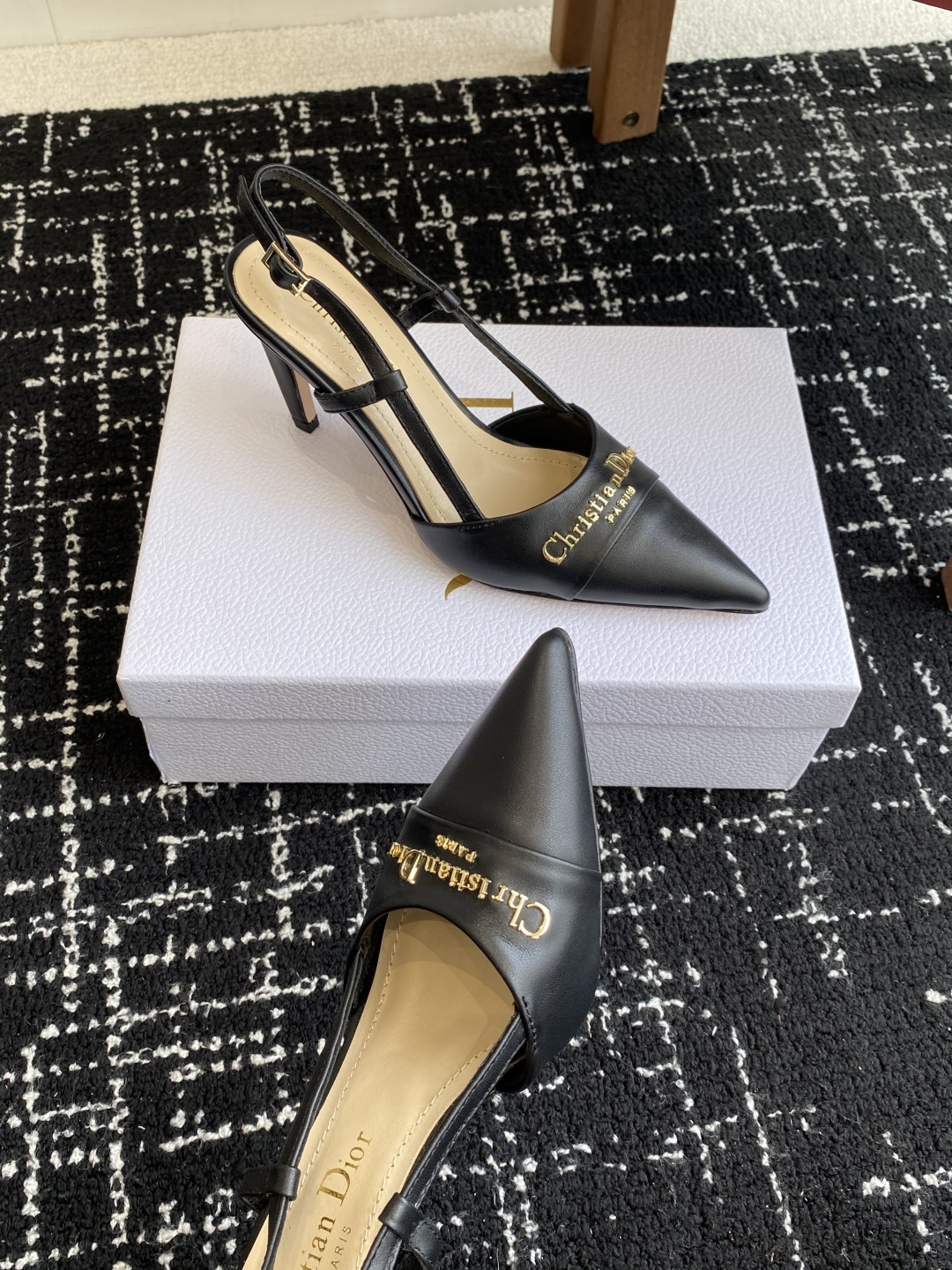 代购级
Dior 25ss 春夏新款 迪奥 Dior Boy 尖头高跟鞋 单鞋 后空凉鞋
这款 My