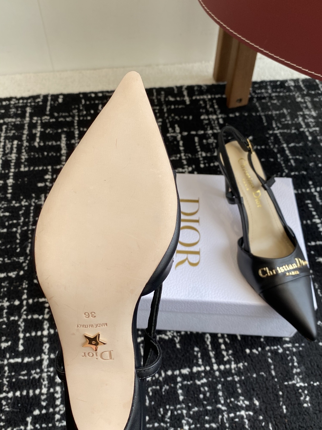 代购级
Dior 25ss 春夏新款 迪奥 Dior Boy 尖头高跟鞋 单鞋 后空凉鞋
这款 My