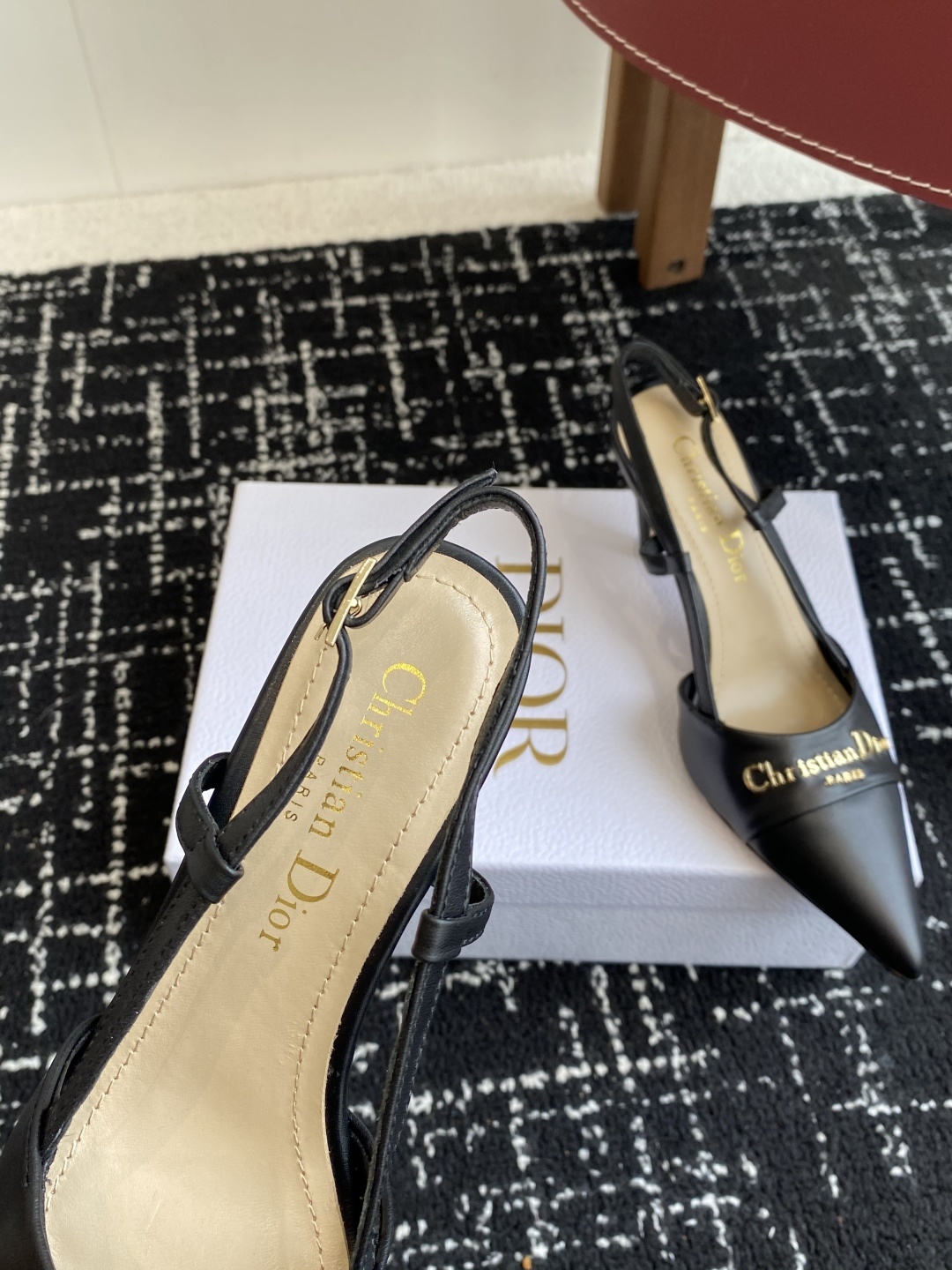 代购级
Dior 25ss 春夏新款 迪奥 Dior Boy 尖头高跟鞋 单鞋 后空凉鞋
这款 My