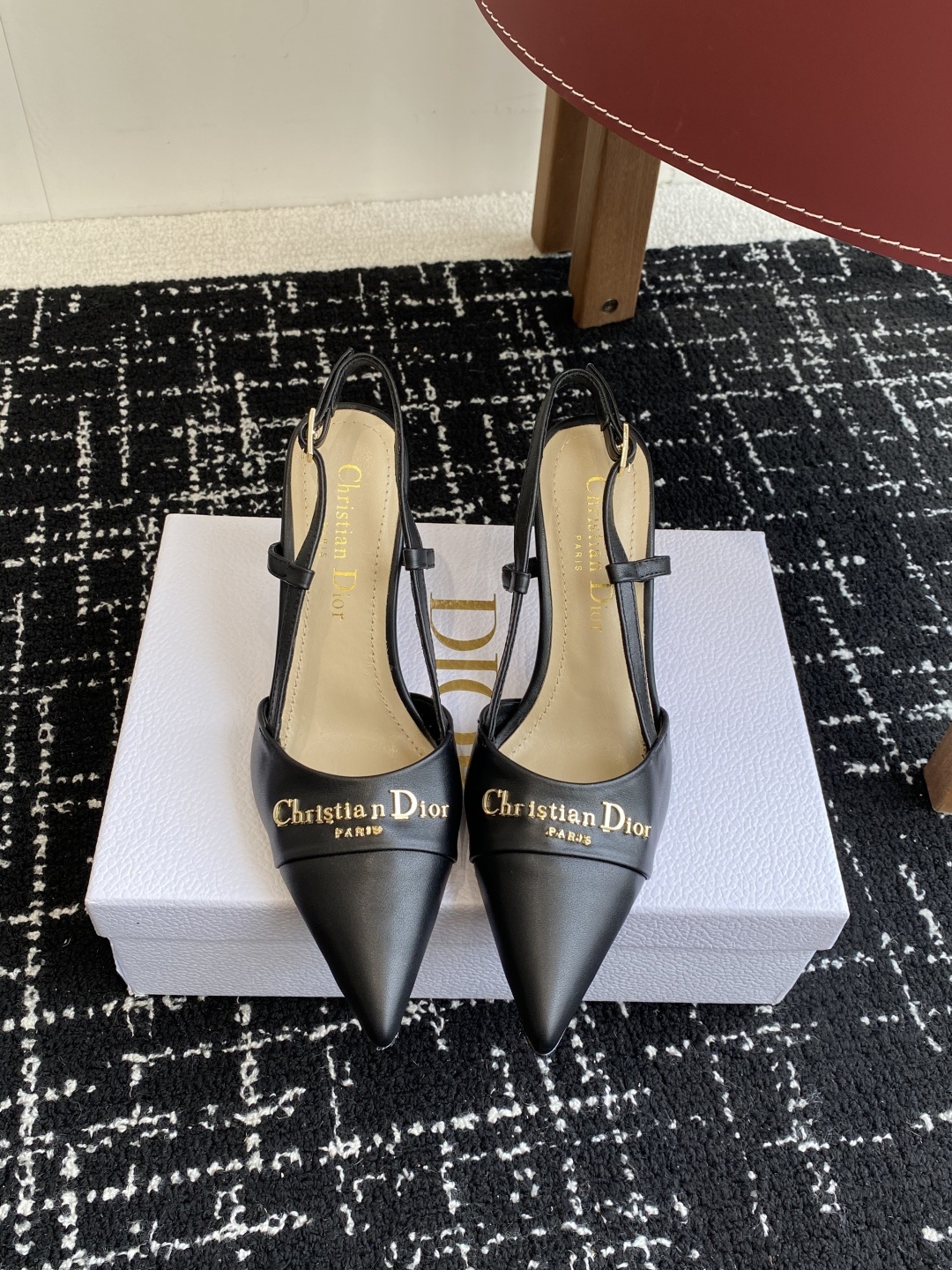 代购级
Dior 25ss 春夏新款 迪奥 Dior Boy 尖头高跟鞋 单鞋 后空凉鞋
这款 My
