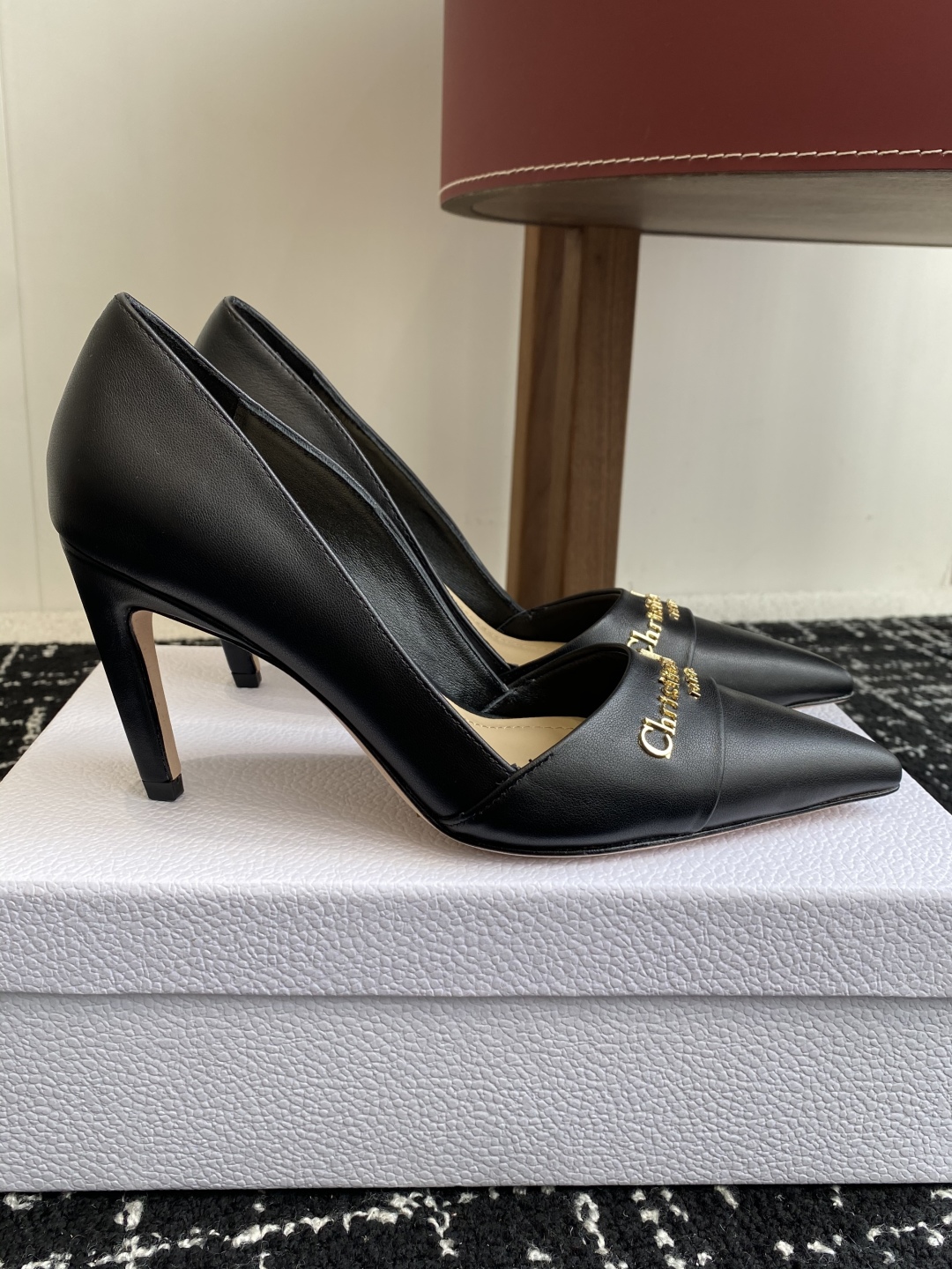代购级
Dior 25ss 春夏新款 迪奥 Dior Boy 尖头高跟鞋 单鞋 后空凉鞋

这款 My 