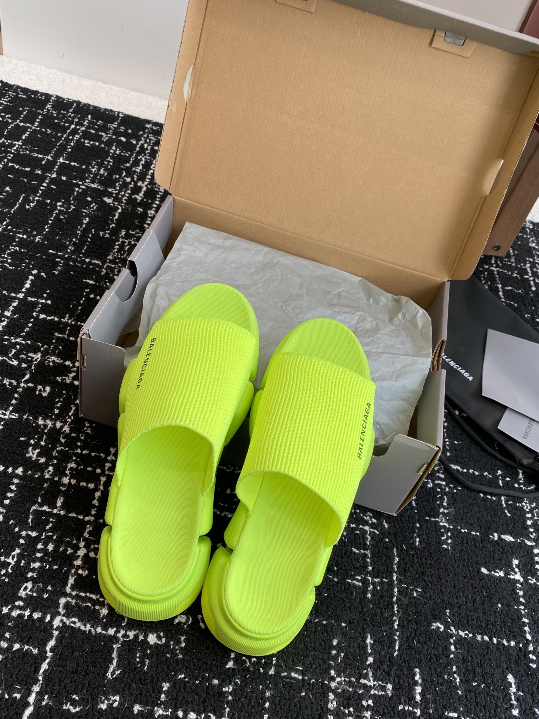 代购级
BALENCIAG A巴黎世家拖鞋 升级版推出Speed 2.0 版本全新袜子鞋拖鞋 原厂货 绝