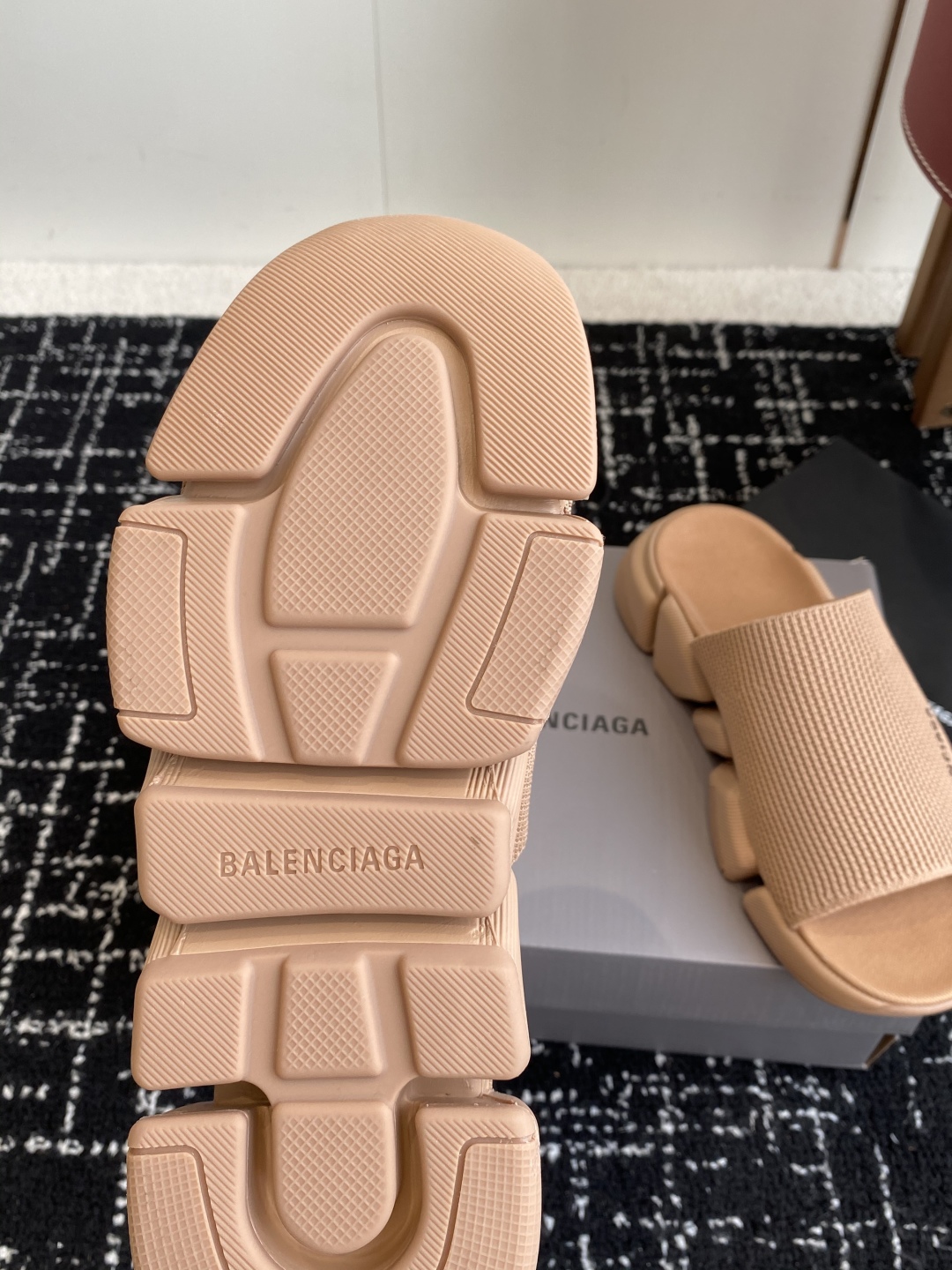 代购级
BALENCIAG A巴黎世家拖鞋 升级版推出Speed 2.0 版本全新袜子鞋拖鞋 原厂货 绝