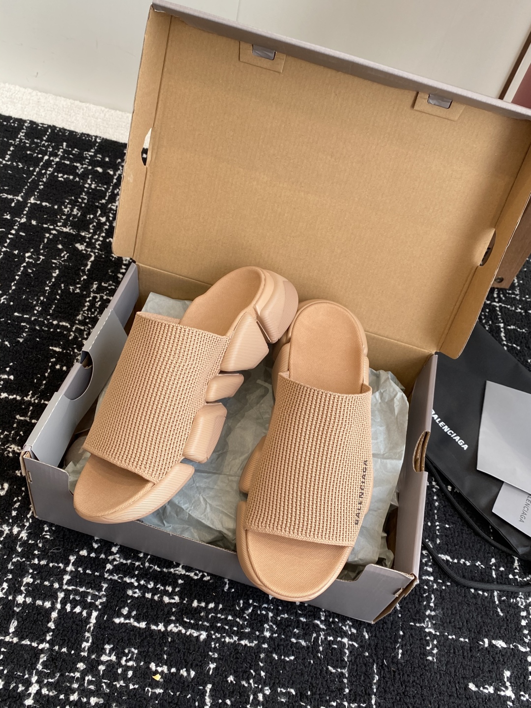 代购级
BALENCIAG A巴黎世家拖鞋 升级版推出Speed 2.0 版本全新袜子鞋拖鞋 原厂货 绝