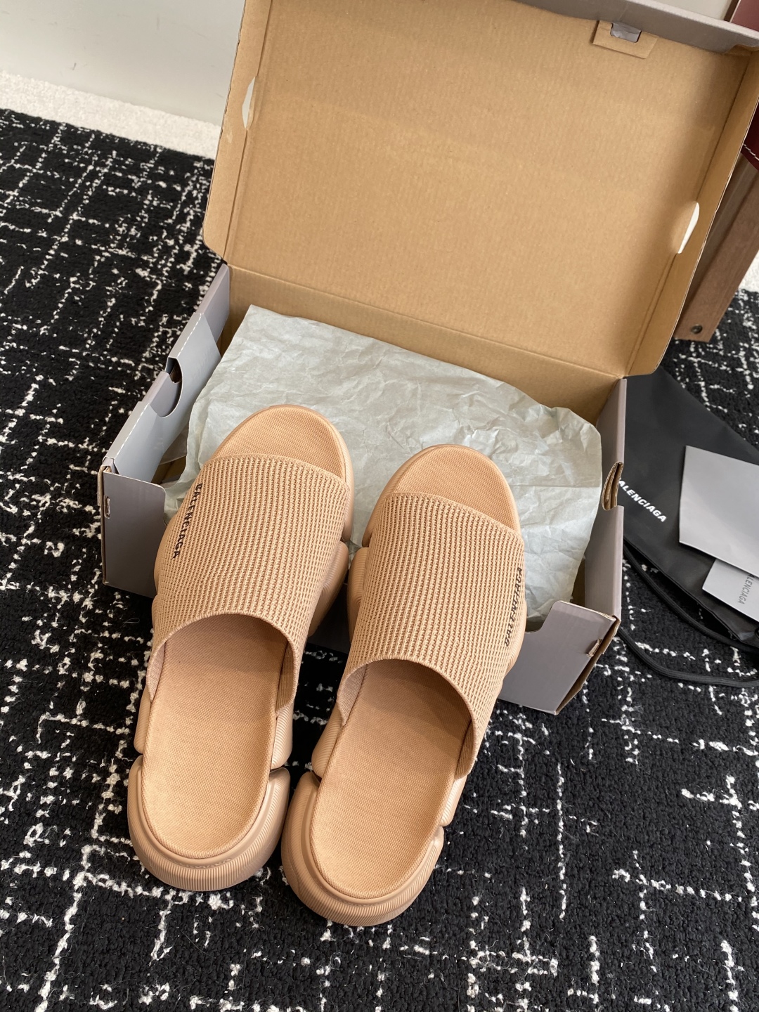 代购级
BALENCIAG A巴黎世家拖鞋 升级版推出Speed 2.0 版本全新袜子鞋拖鞋 原厂货 绝