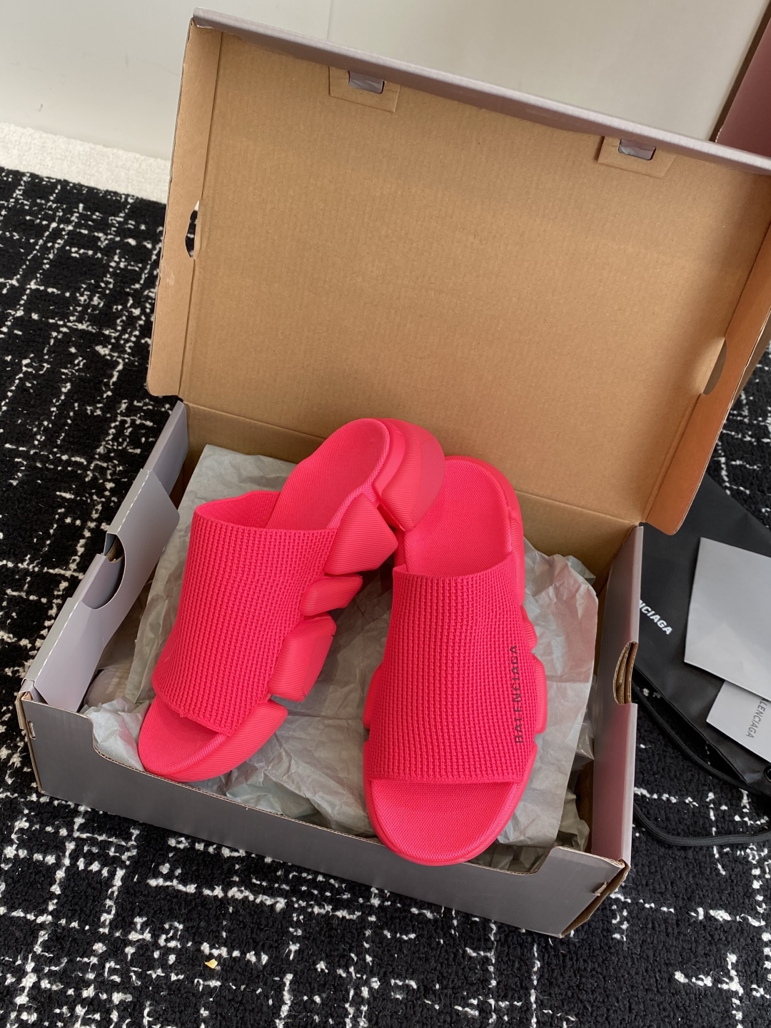代购级
BALENCIAG A巴黎世家拖鞋 升级版推出Speed 2.0 版本全新袜子鞋拖鞋 原厂货 绝