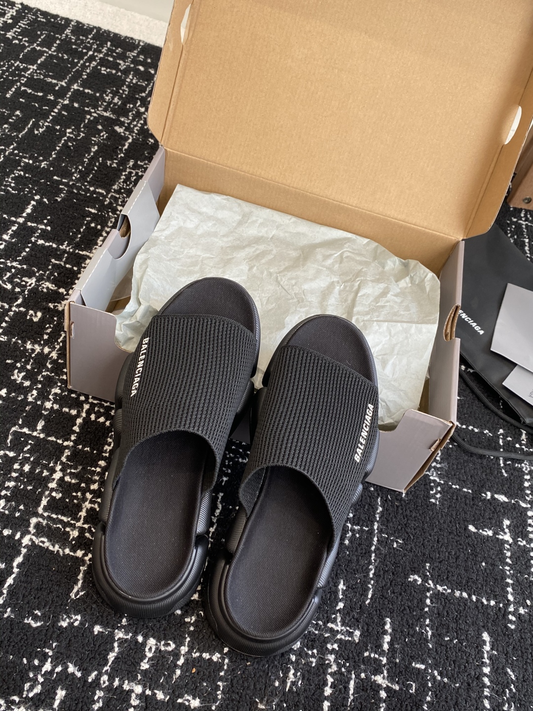 代购级
BALENCIAG A巴黎世家拖鞋 升级版推出Speed 2.0 版本全新袜子鞋拖鞋 原厂货 绝