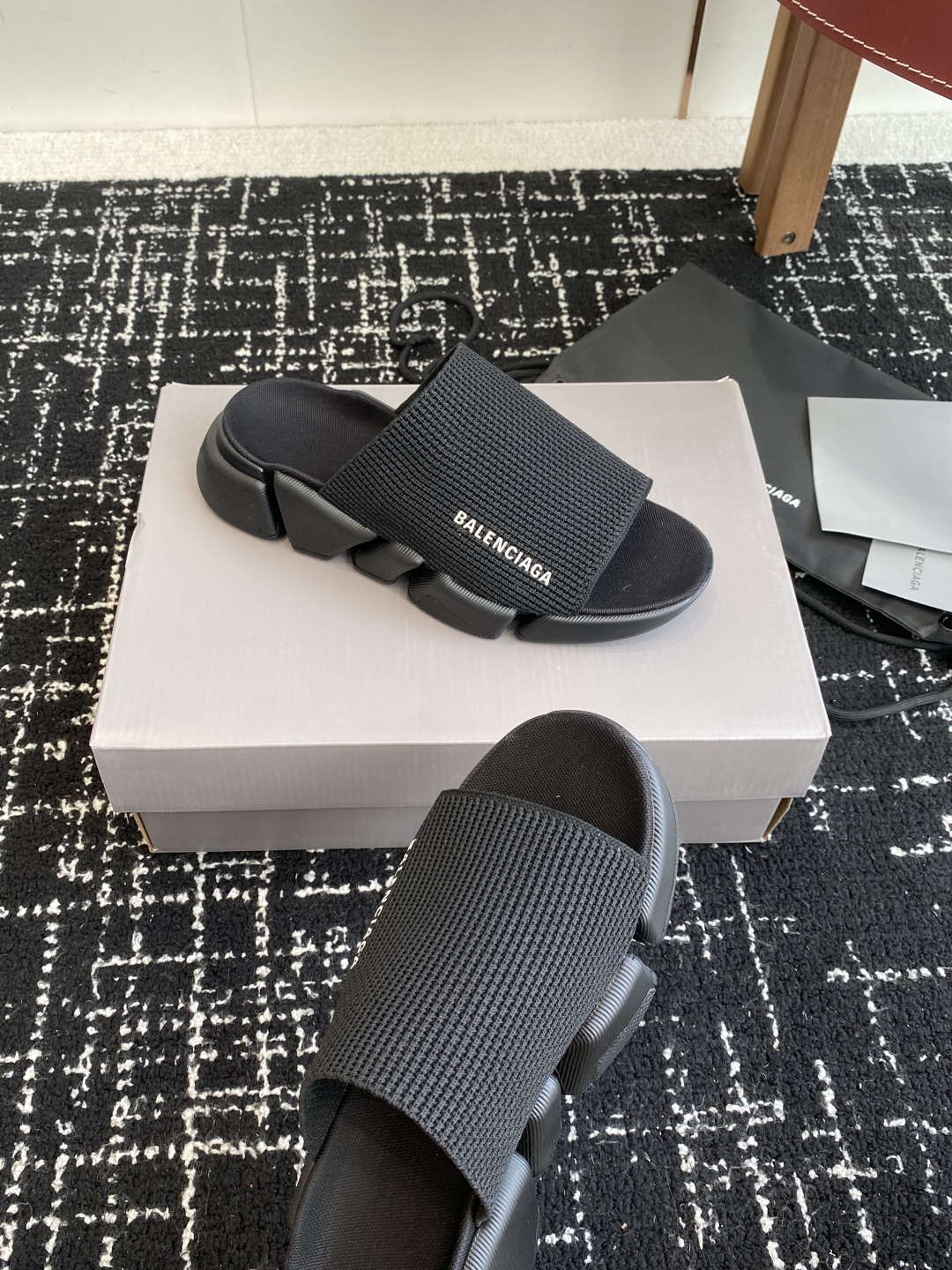 代购级
BALENCIAG A巴黎世家拖鞋 升级版推出Speed 2.0 版本全新袜子鞋拖鞋 原厂货 绝