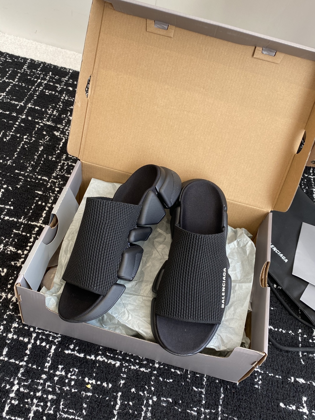 代购级
BALENCIAG A巴黎世家拖鞋 升级版推出Speed 2.0 版本全新袜子鞋拖鞋 原厂货 绝