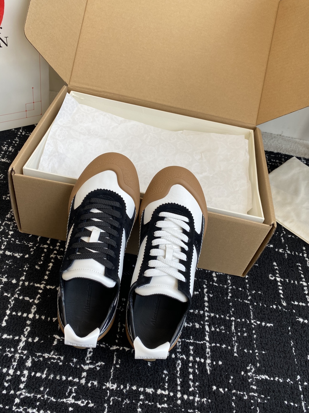 代购级（官网同步✈️飞机盒包装）
麦昆  25ss 春夏季新款 ALEXANDER MCQUEEN/亚历