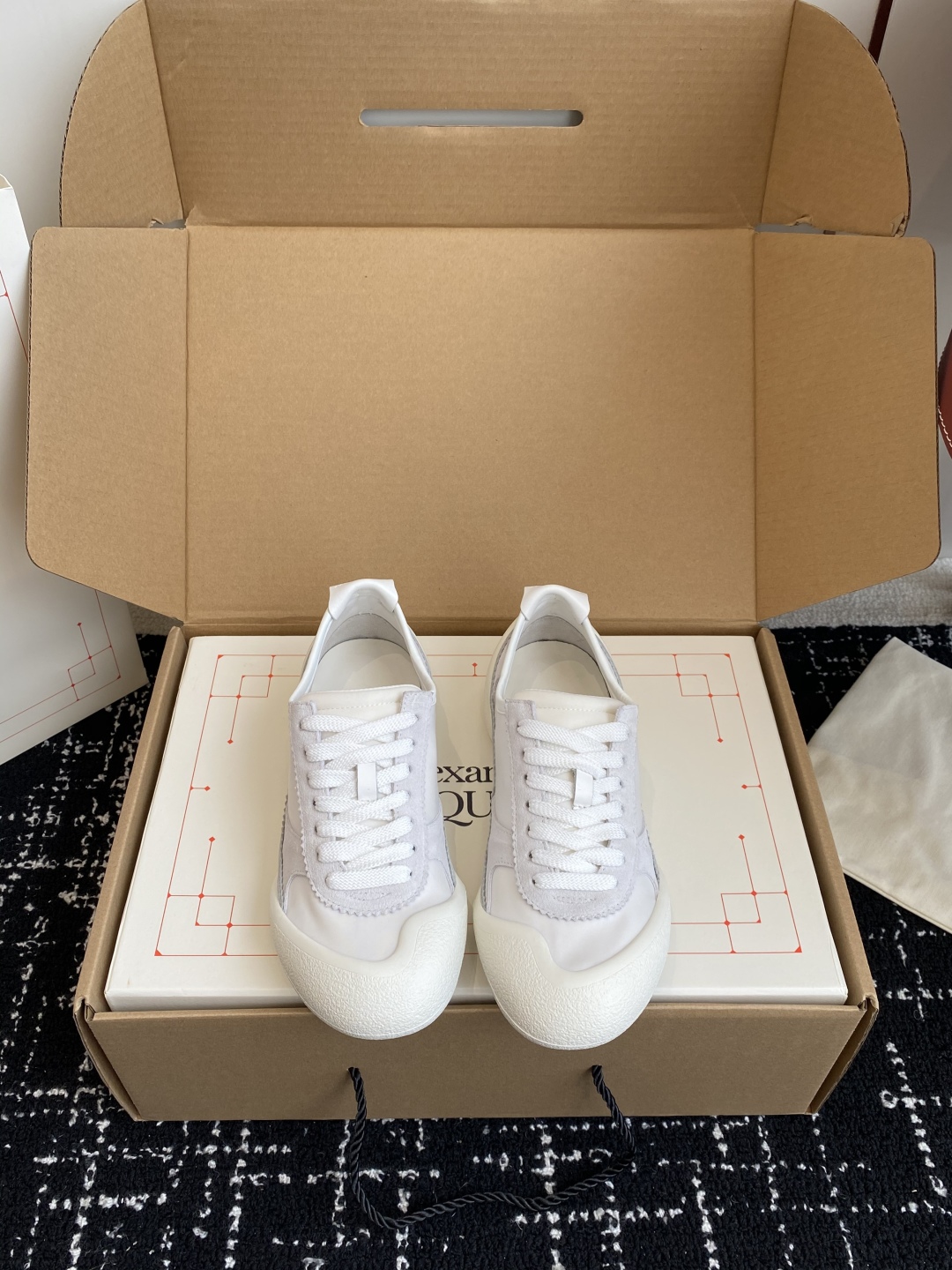 代购级（官网同步✈️飞机盒包装）
麦昆  25ss 春夏季新款 ALEXANDER MCQUEEN/亚历