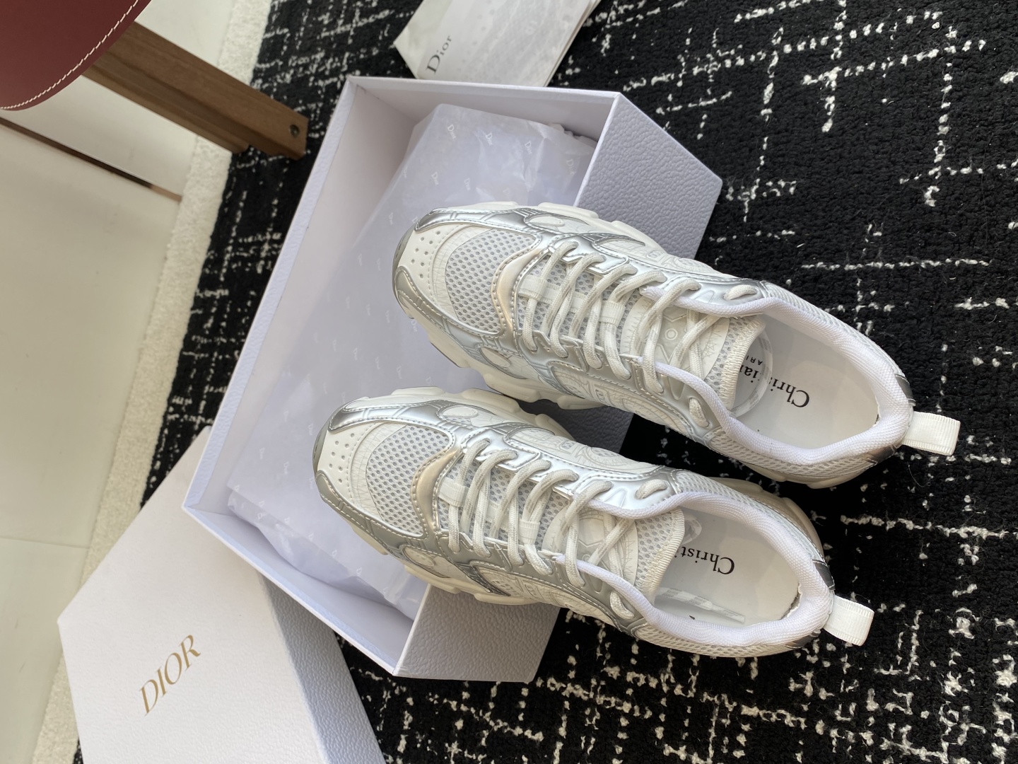 代购级
Dior 明星款25ss 主推爆品 全新发售的迪奥 Dior Chrono 新款休闲运动鞋跑鞋老