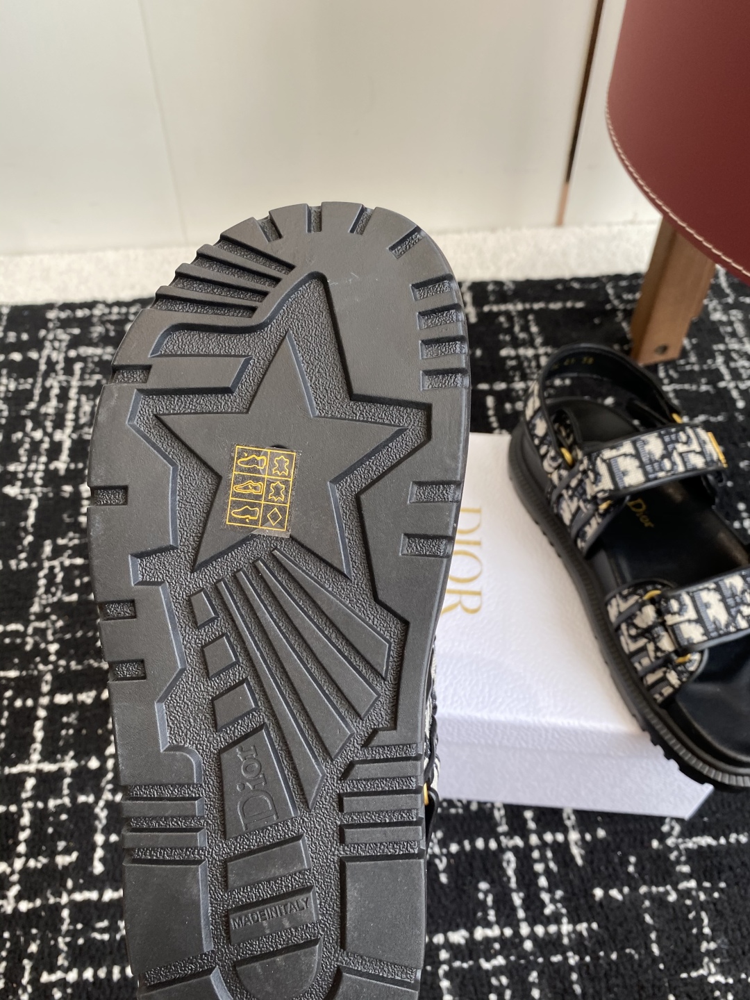 代购级（⚠️新色）
Dior 夏季爆款 魔术贴拖鞋 凉鞋 GO原版复刻 高端定制  

超耐看超百搭款 