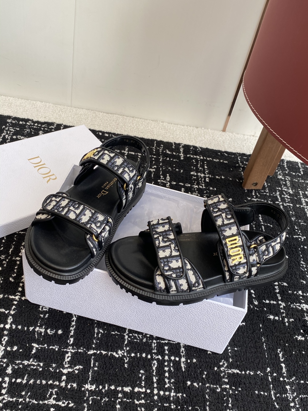 代购级（⚠️新色）
Dior 夏季爆款 魔术贴拖鞋 凉鞋 GO原版复刻 高端定制  

超耐看超百搭款 