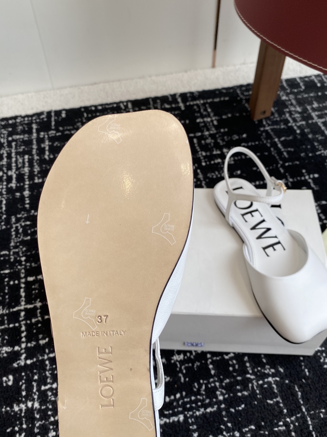 代购级
罗意威LOEWE2025春夏最新款时装凉鞋
 
 今年超火的品牌 好多明星网红时尚博主种草 喜欢