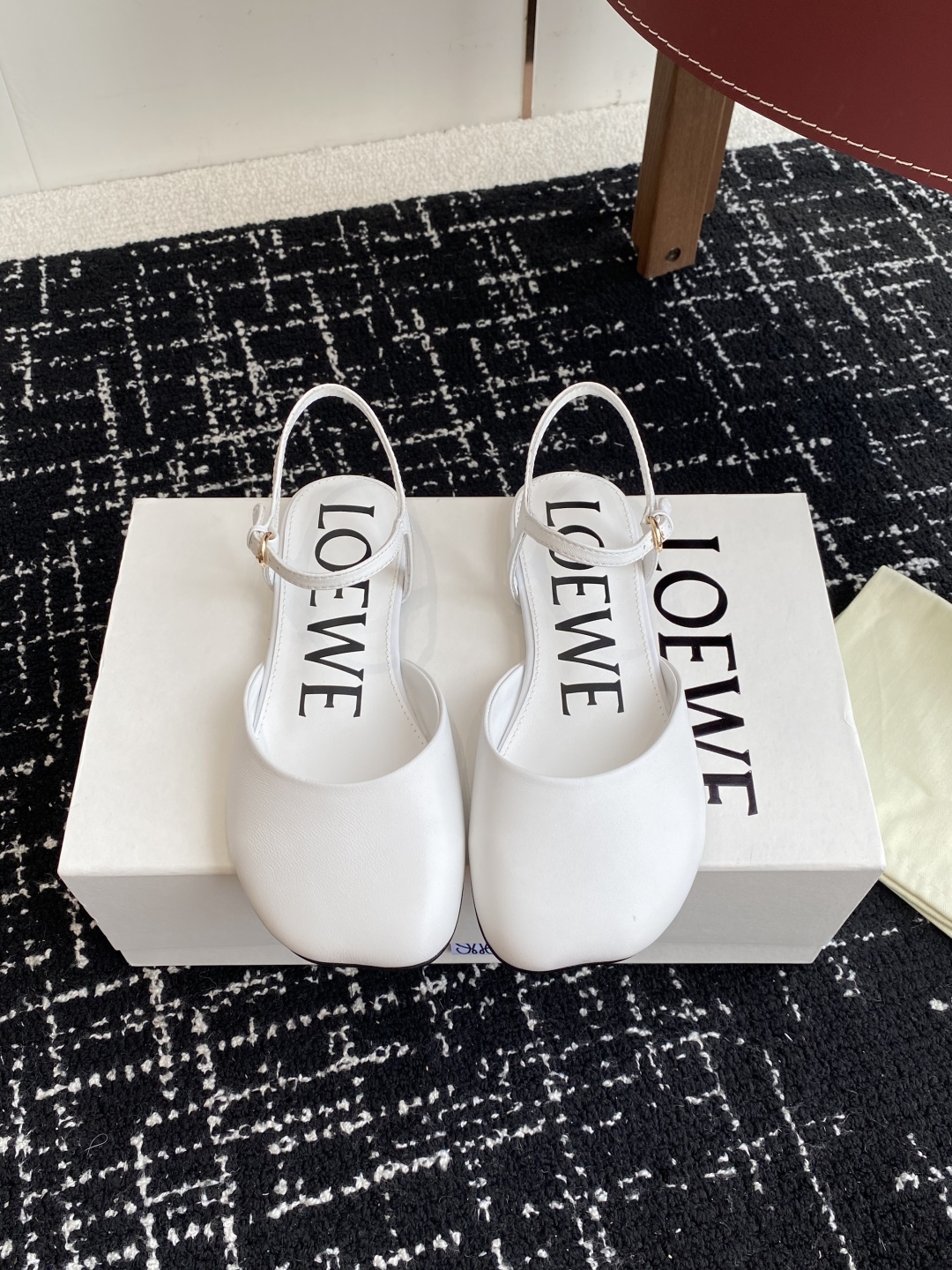代购级
罗意威LOEWE2025春夏最新款时装凉鞋
 
 今年超火的品牌 好多明星网红时尚博主种草 喜欢